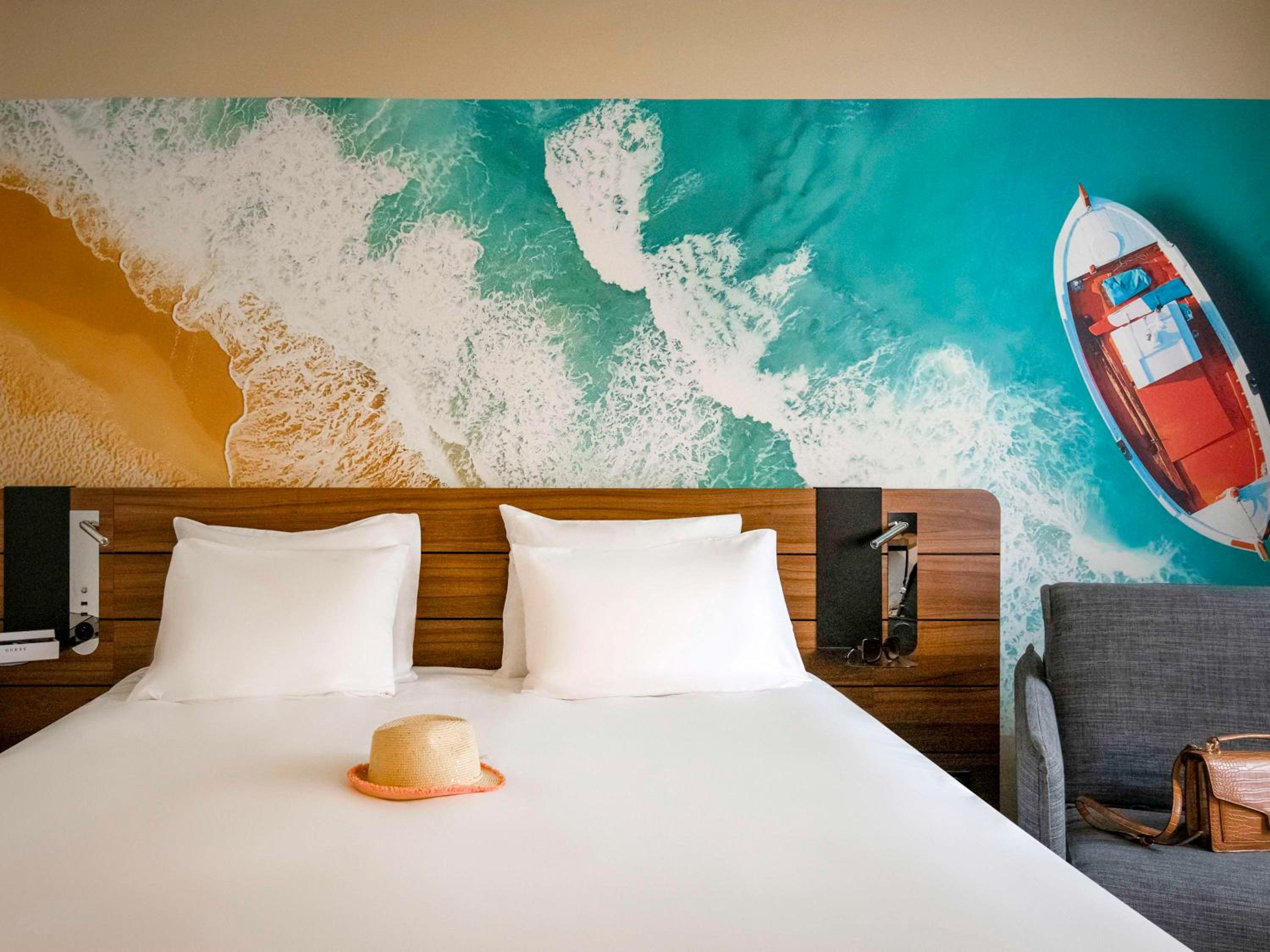 Classic Room with One Double Bed and One Single Bed - Photo 19