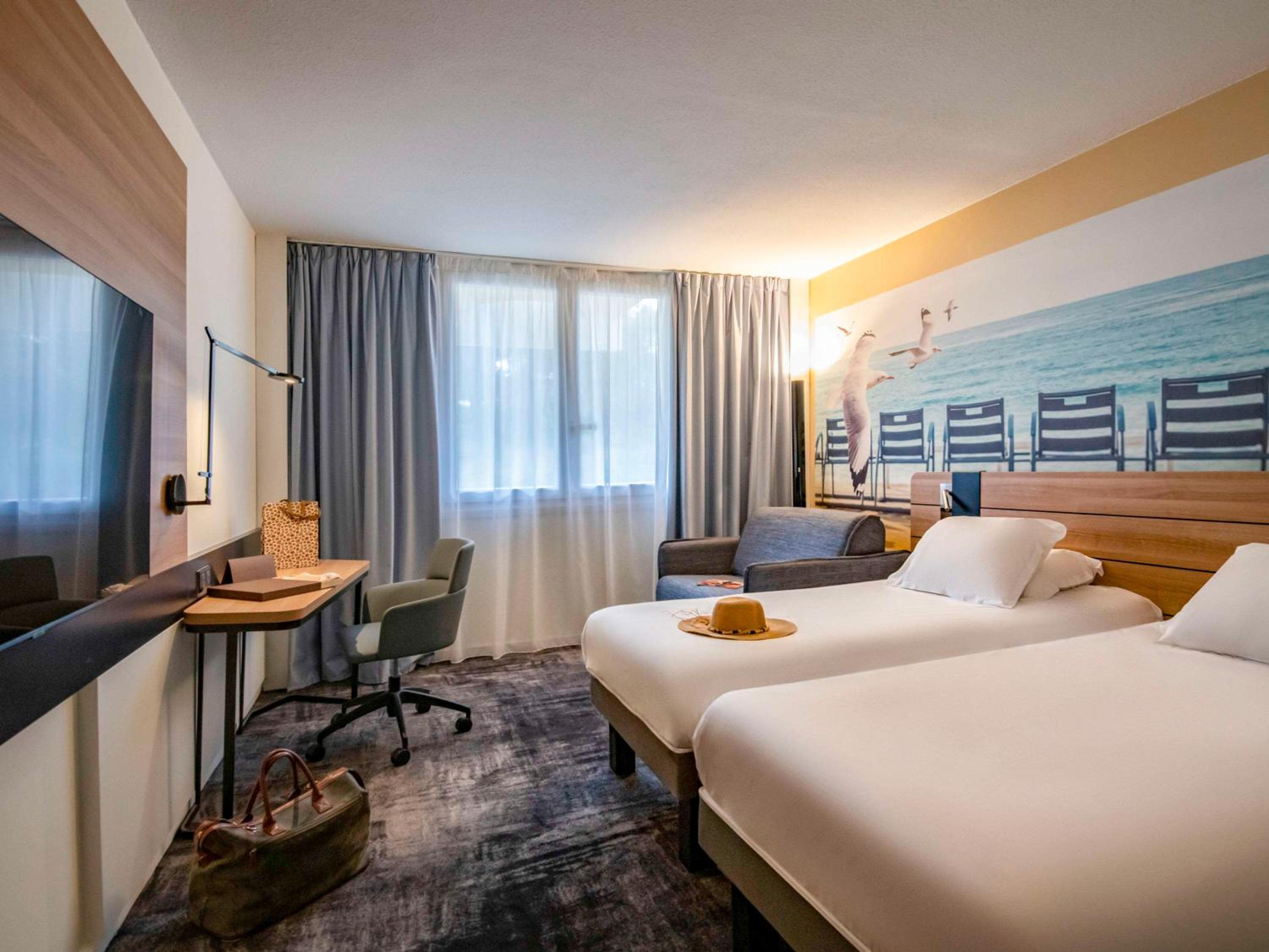 Classic Room with One Double Bed and One Single Bed - Photo 13