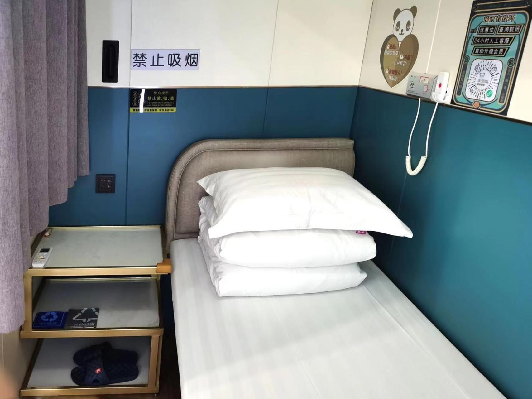 Small Single Room With Shared Bathroom
