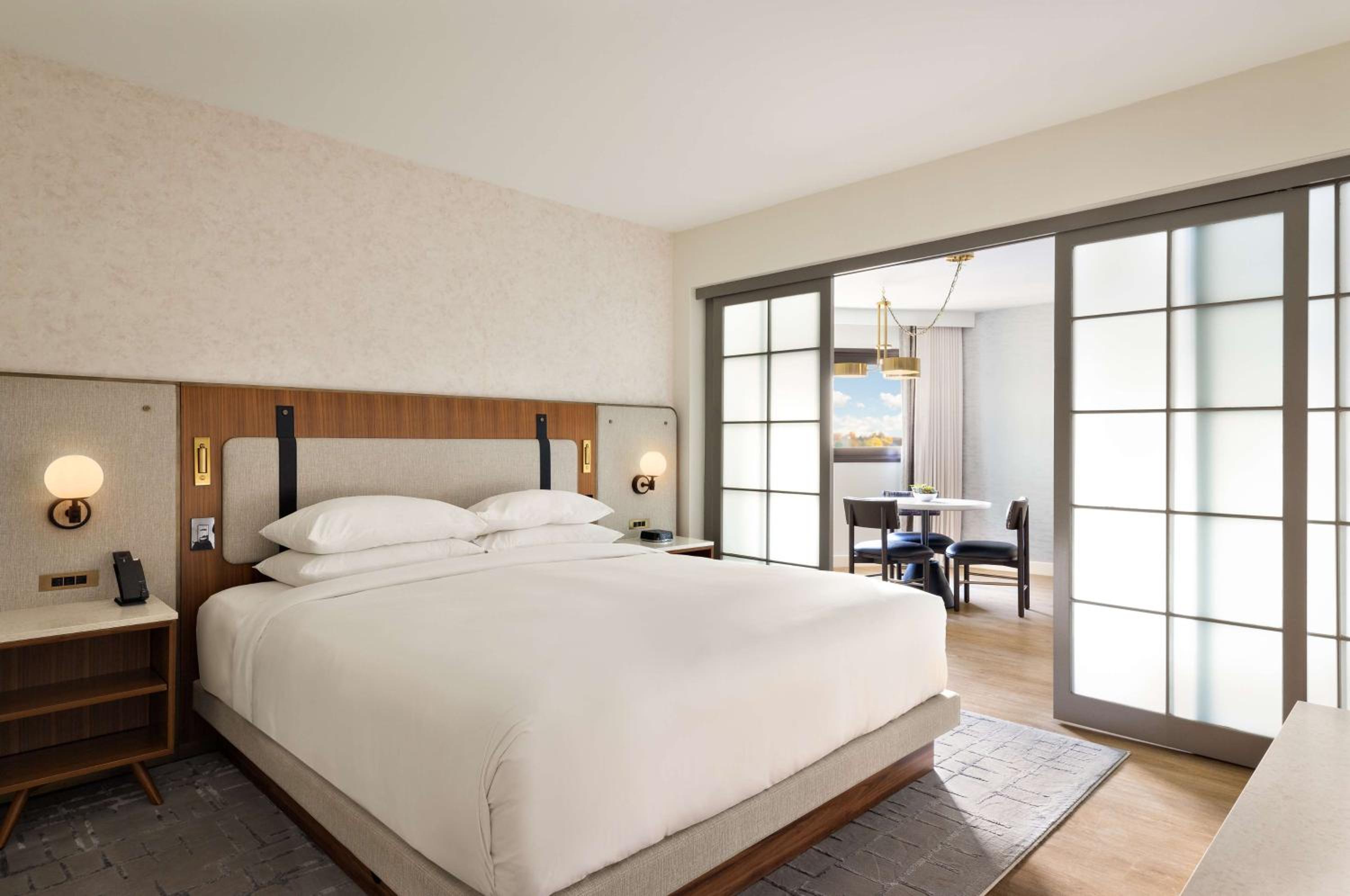 Executive Suite - Photo 4