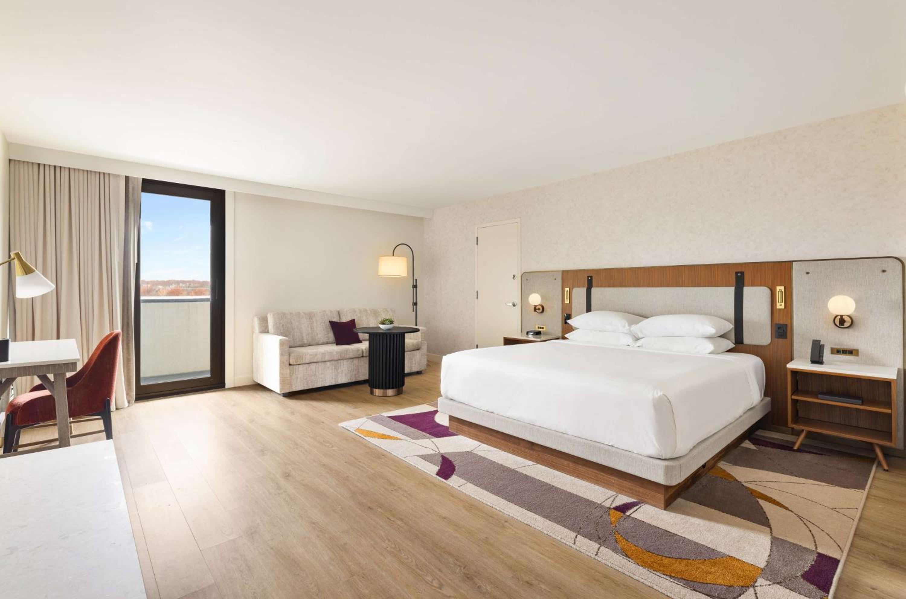 Executive Suite - Photo 1