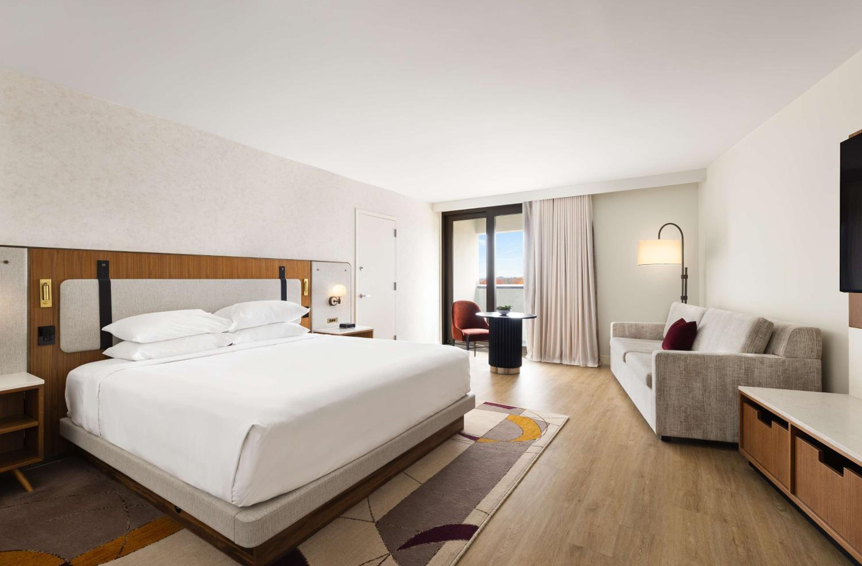 Deluxe King Room - Photo 4