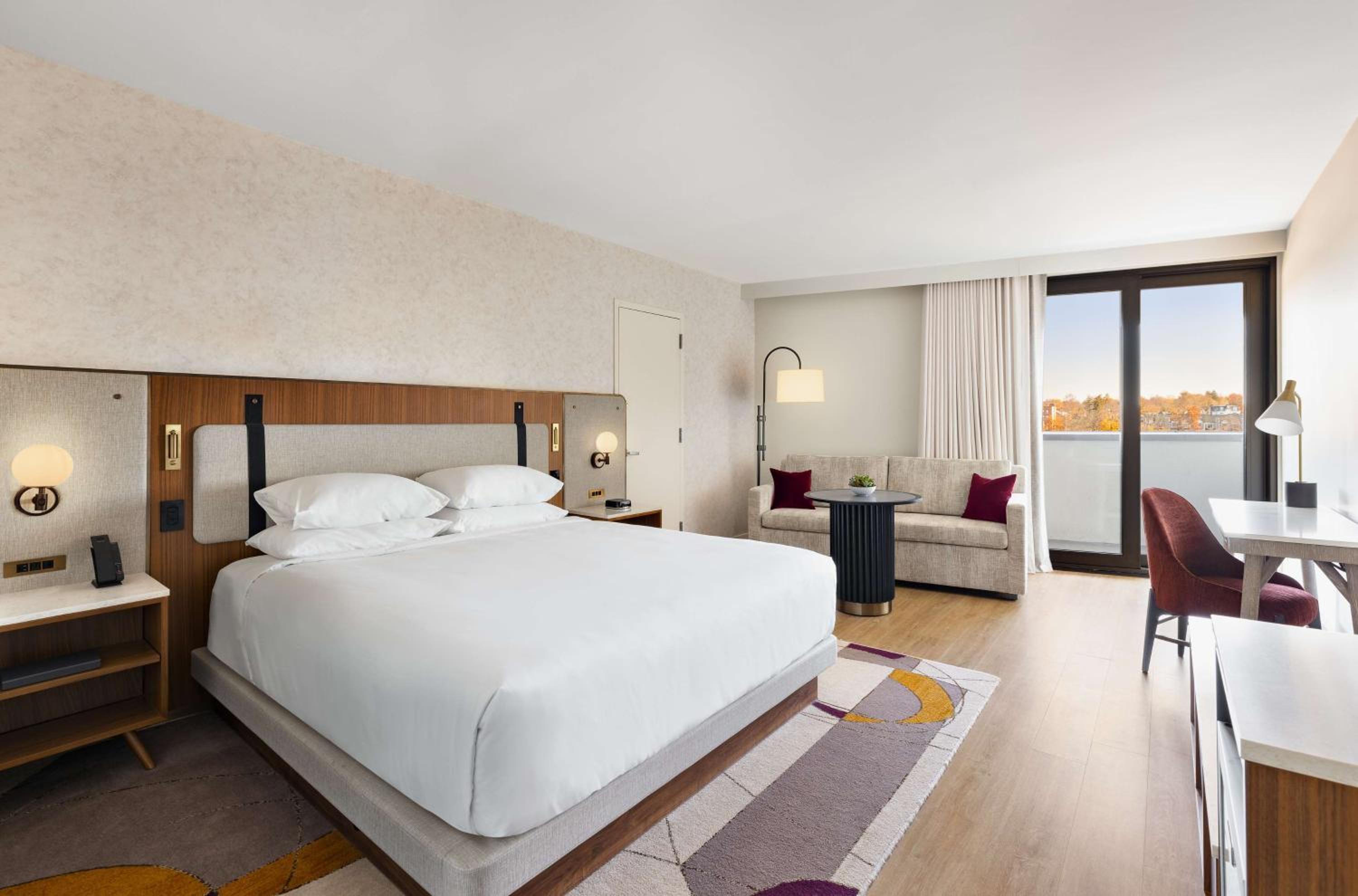 King Room with City View - Photo 9