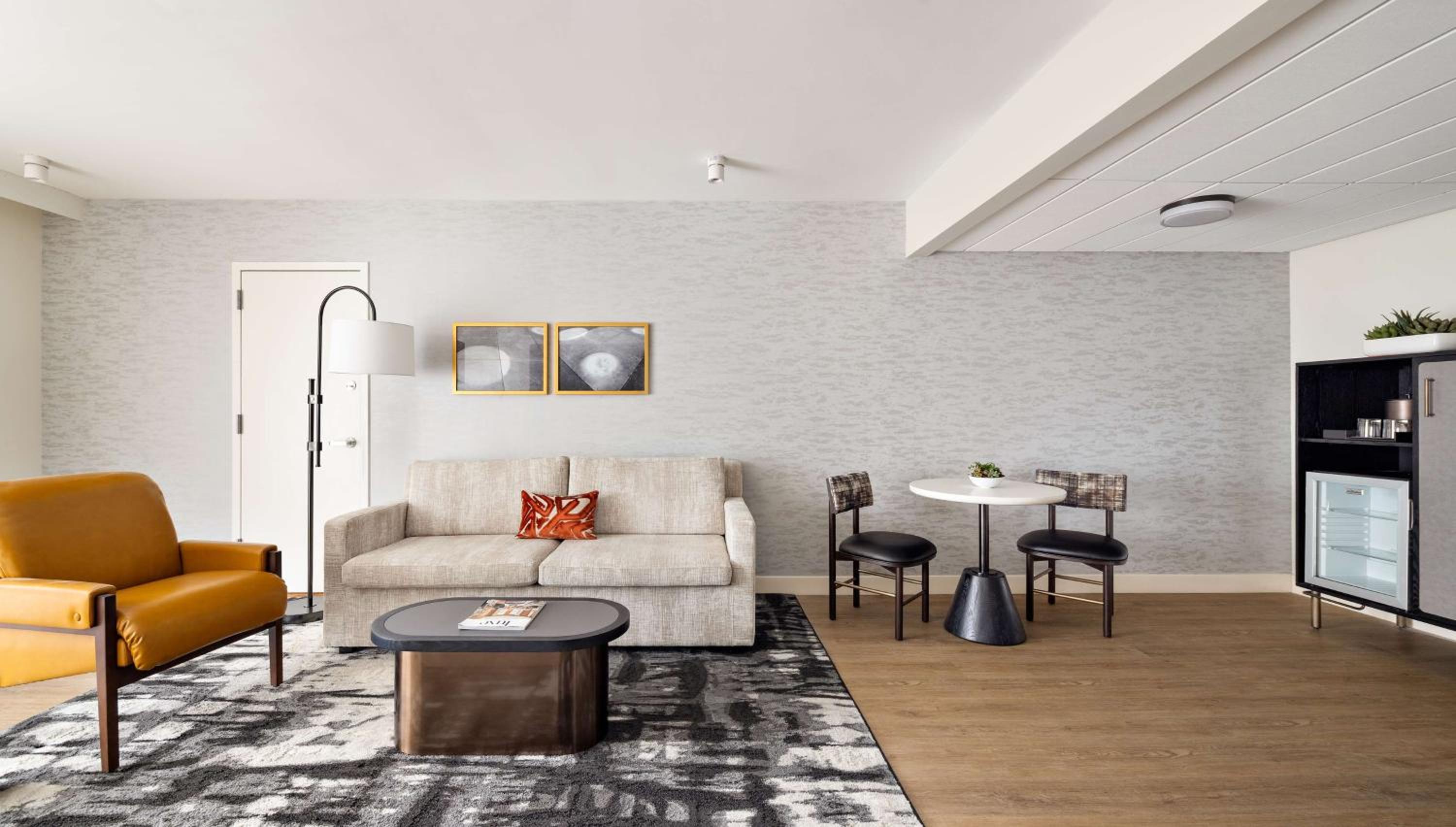 Suite - Photo 7