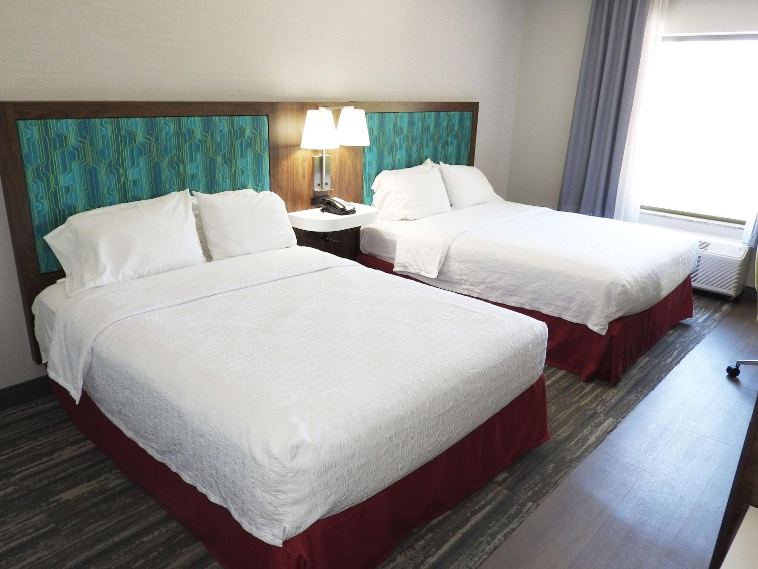 Room with Two Queen Beds - Non-Smoking - Photo 3