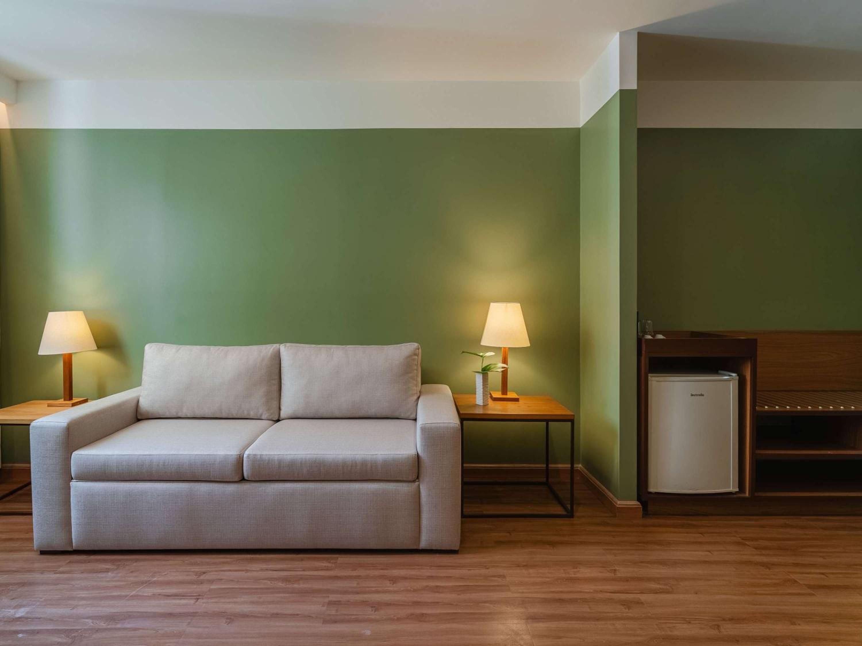 Superior Family Room - Photo 7