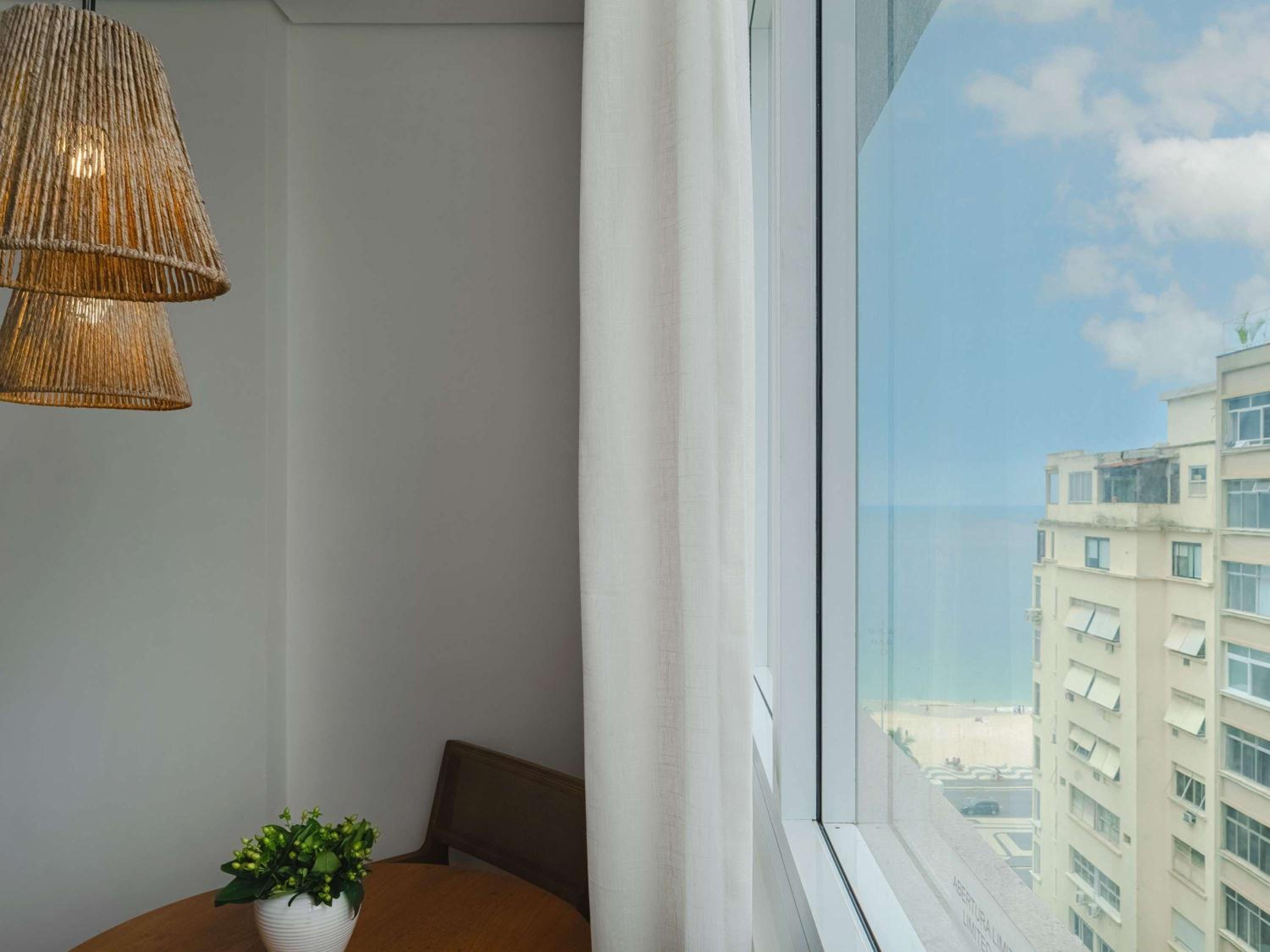 Premium Luxury King Room with Partial Side Sea View - Photo 2