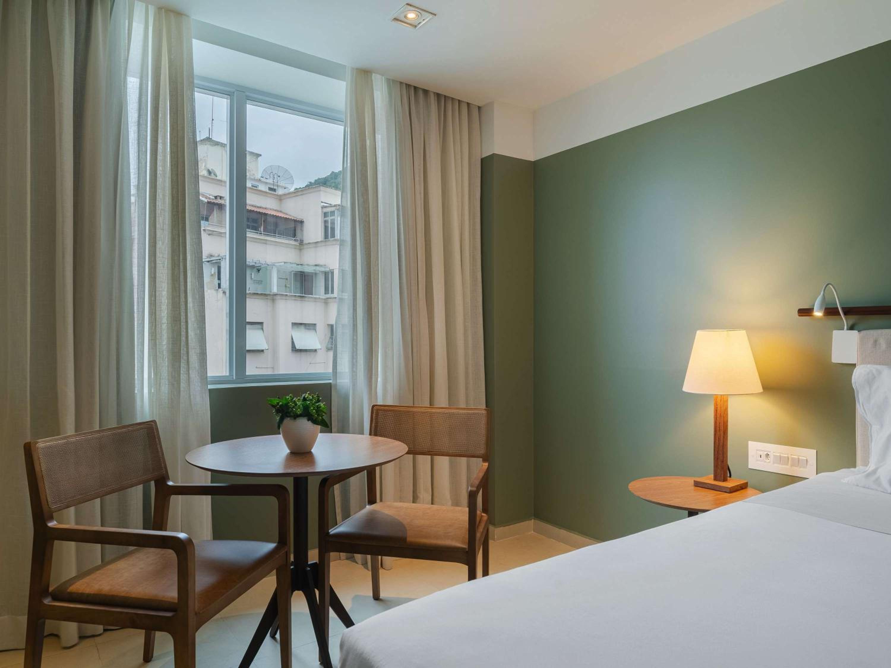 Deluxe Room with Two Single Beds and City View - Photo 5