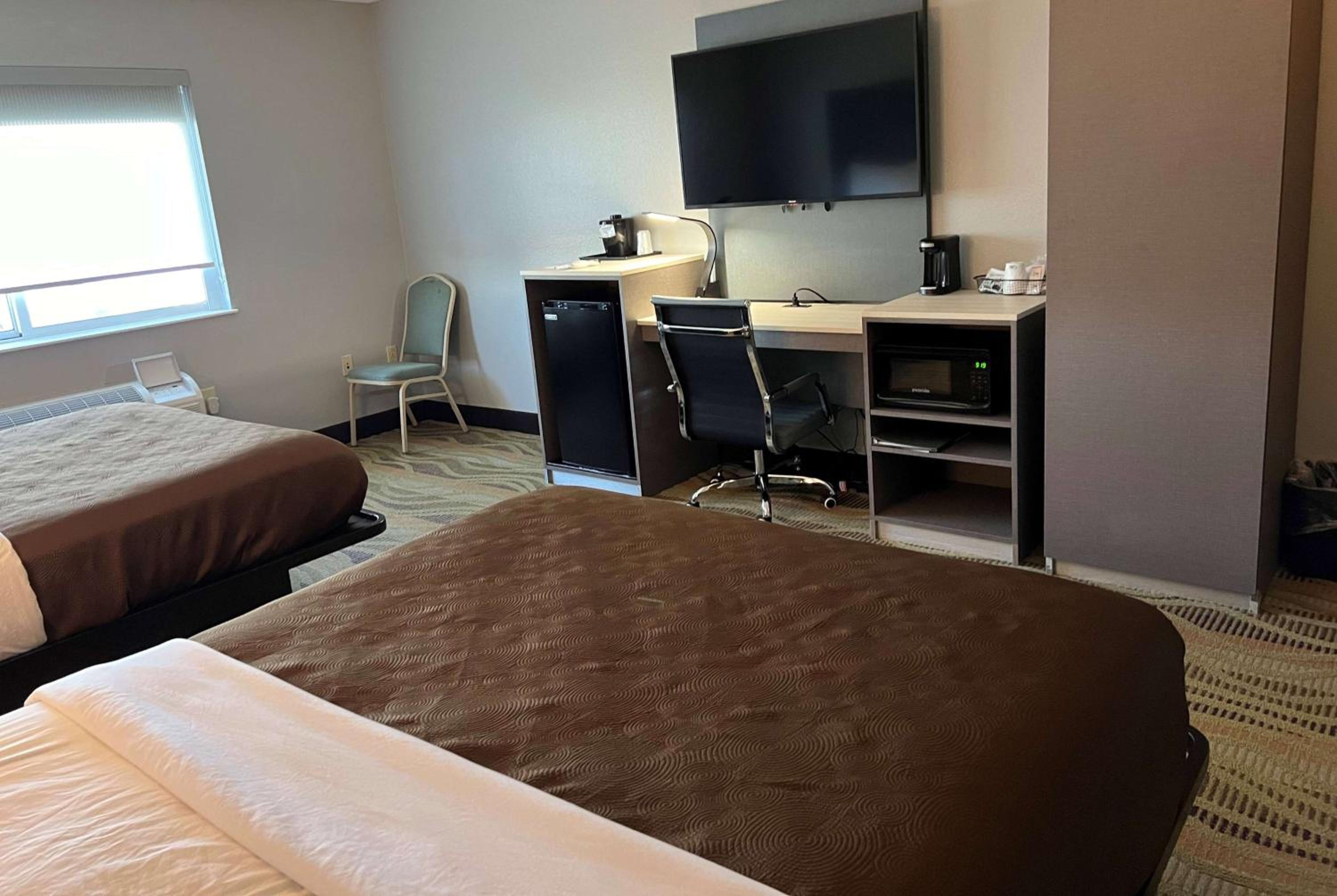 Queen Room with Two Queen Beds - Non-Smoking photo 1