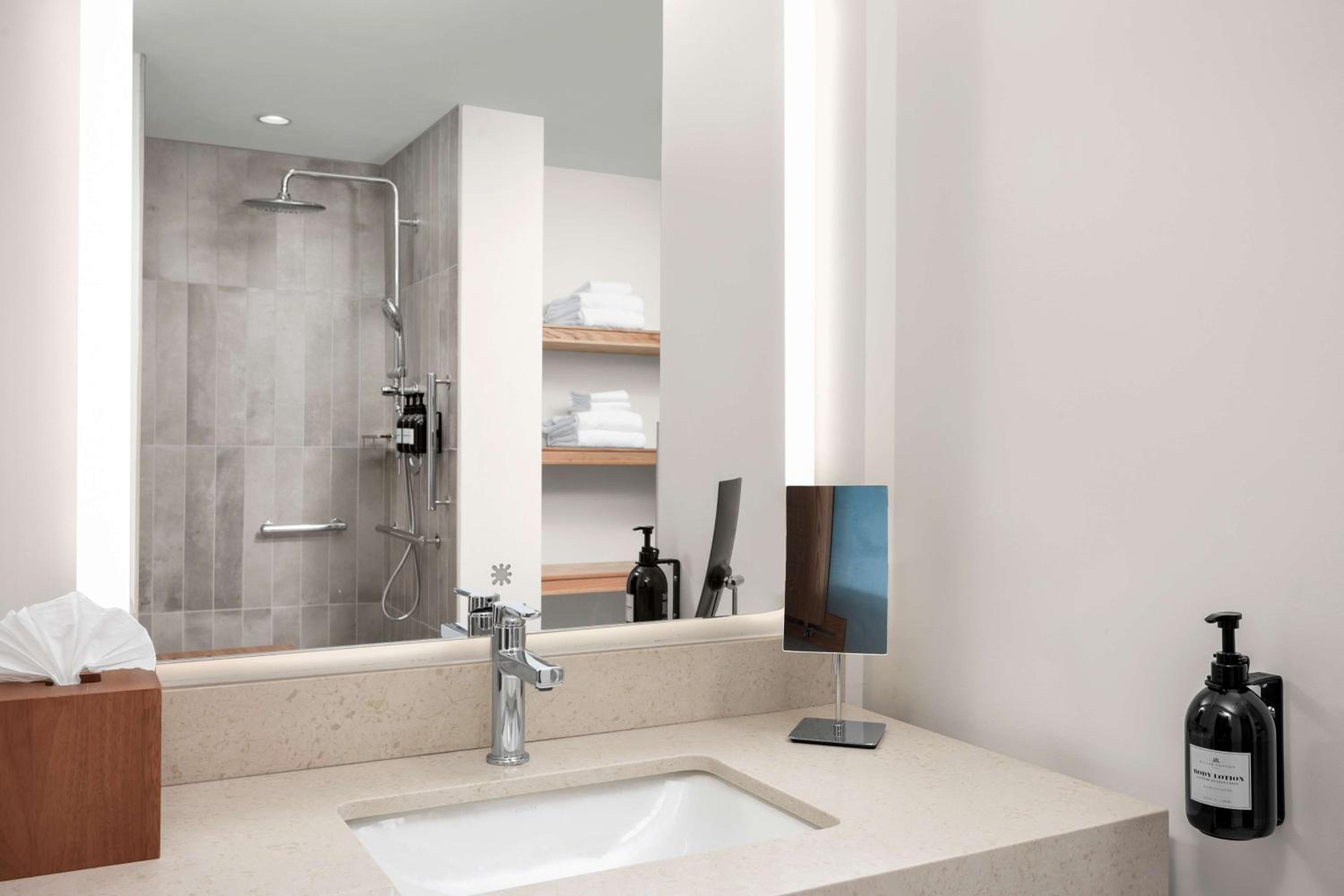 King Room - Mobility Access - Photo 4