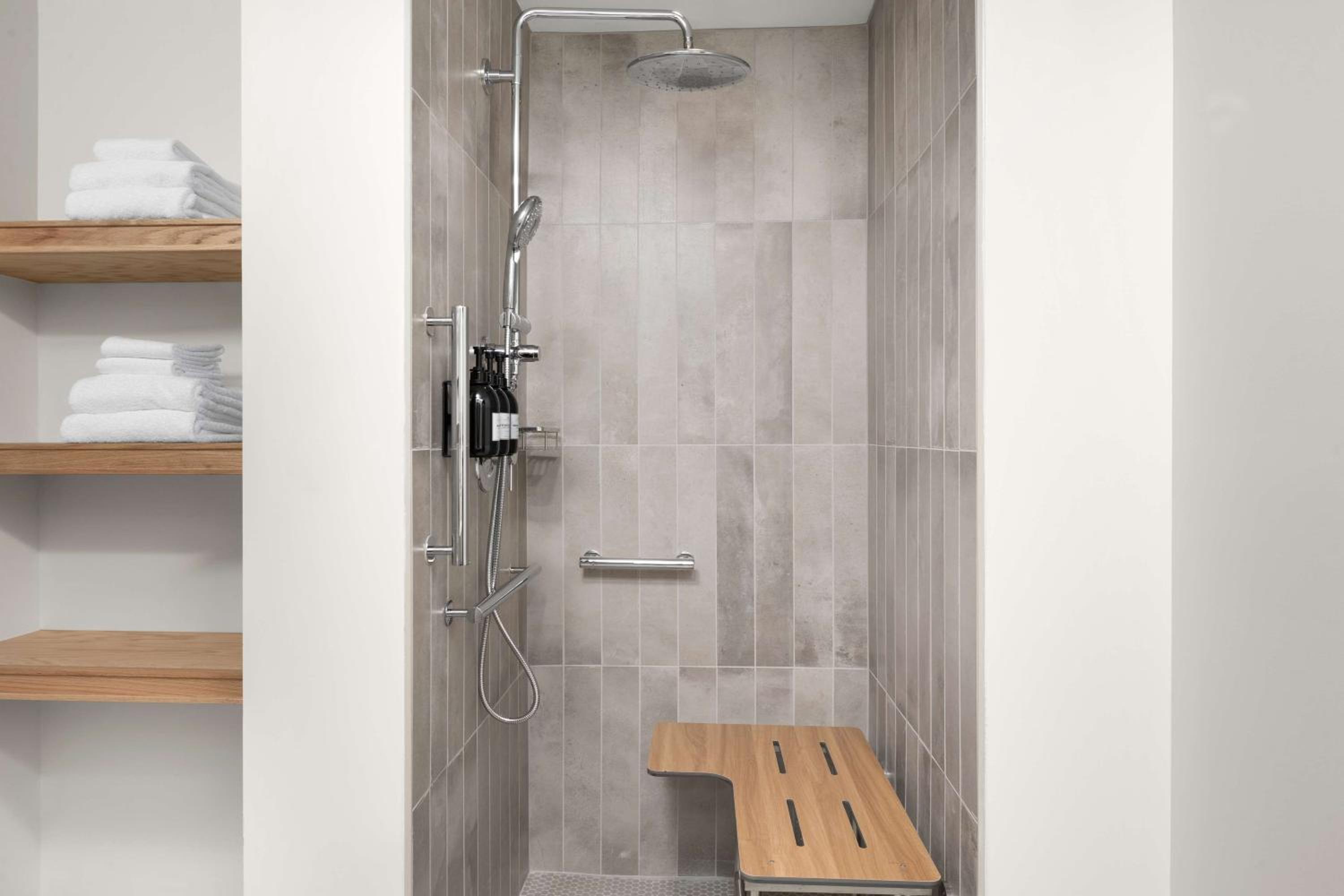 King Room - Mobility Access - Photo 6