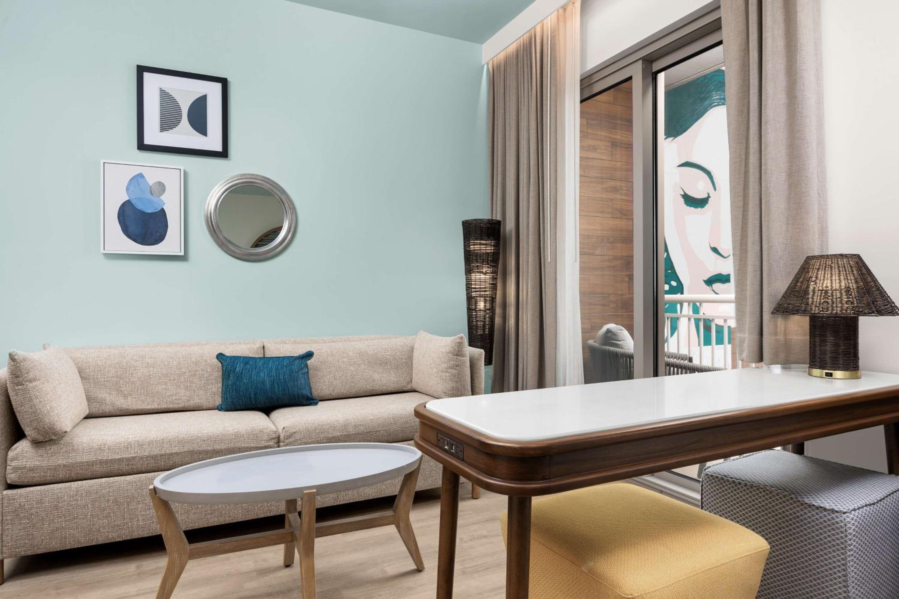 Queen Room with Two Queen Beds and Sofa Bed - Balcony/Ocean View - Photo 3