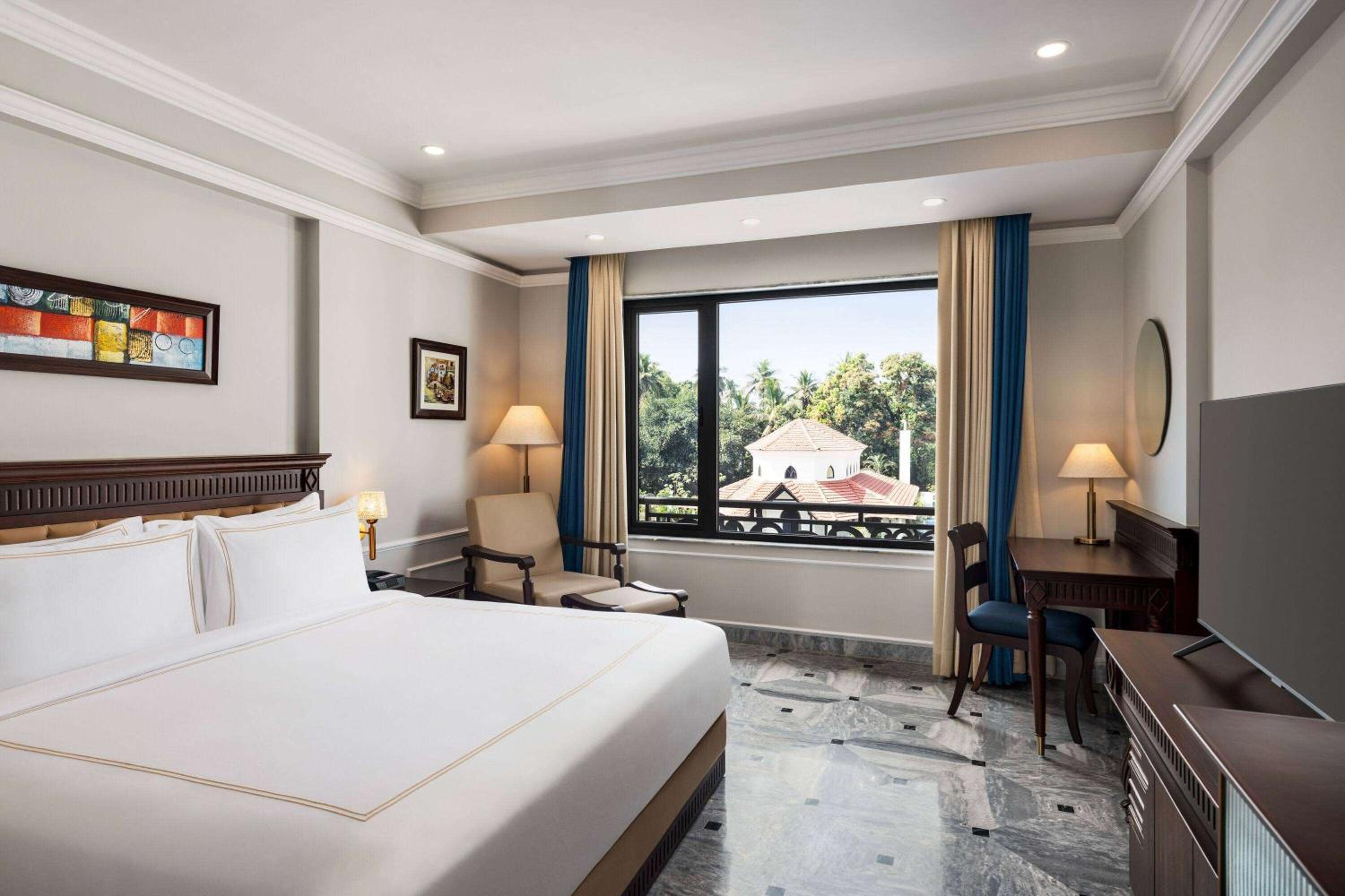Deluxe Room with Pool View - Photo 1