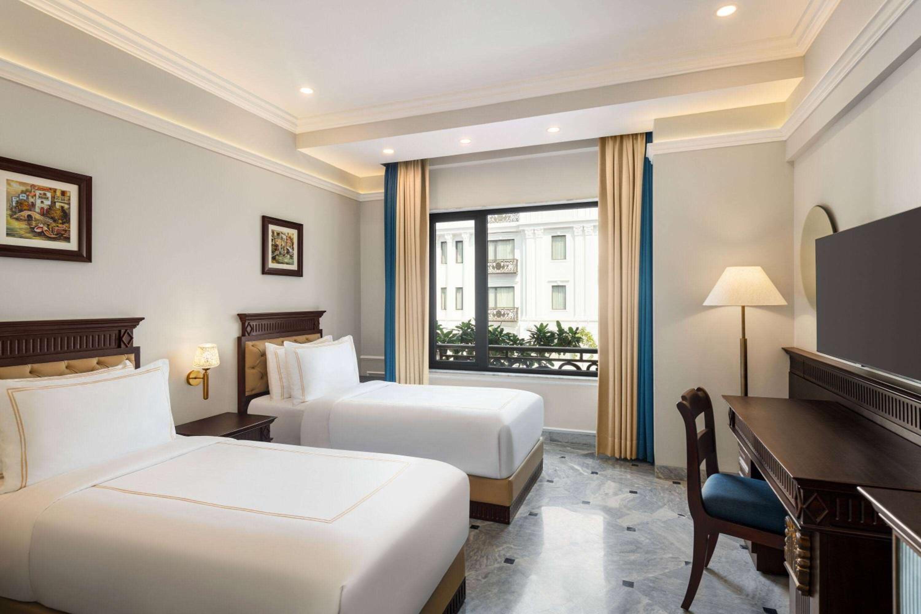 Deluxe Twin Room with Pool View - Photo 1