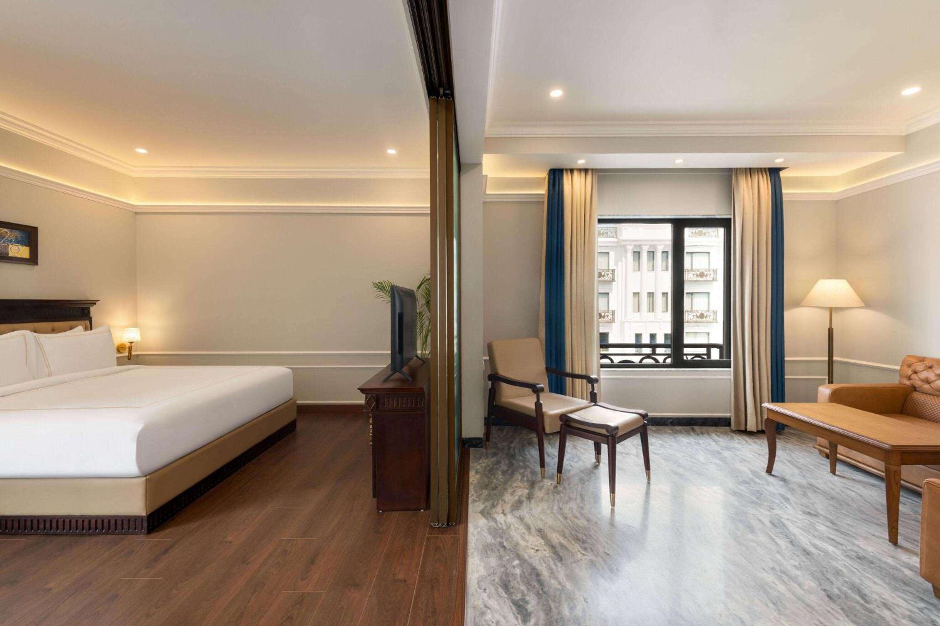 Luxury Suite with Pool View