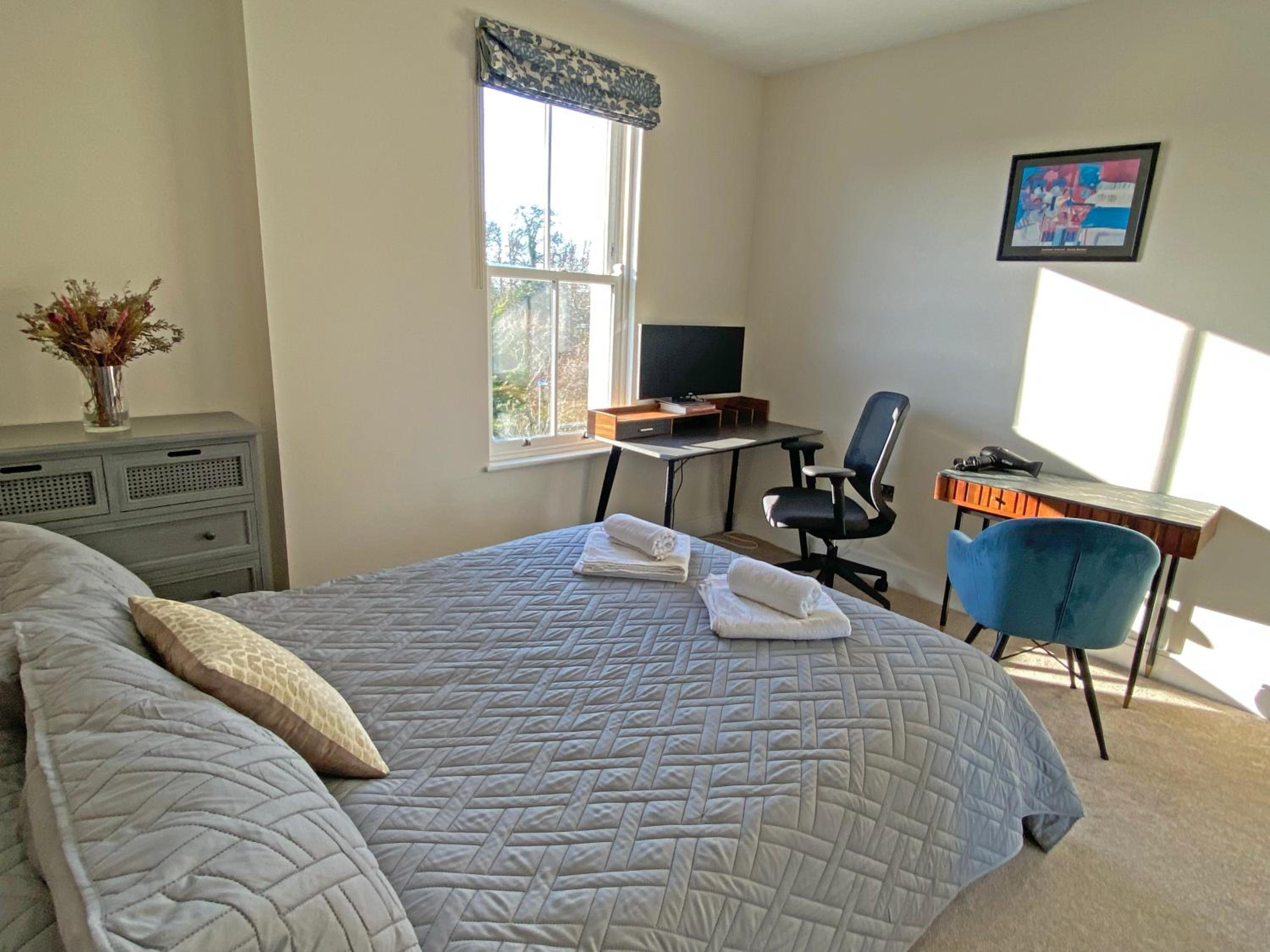 One-Bedroom Apartment photo 2