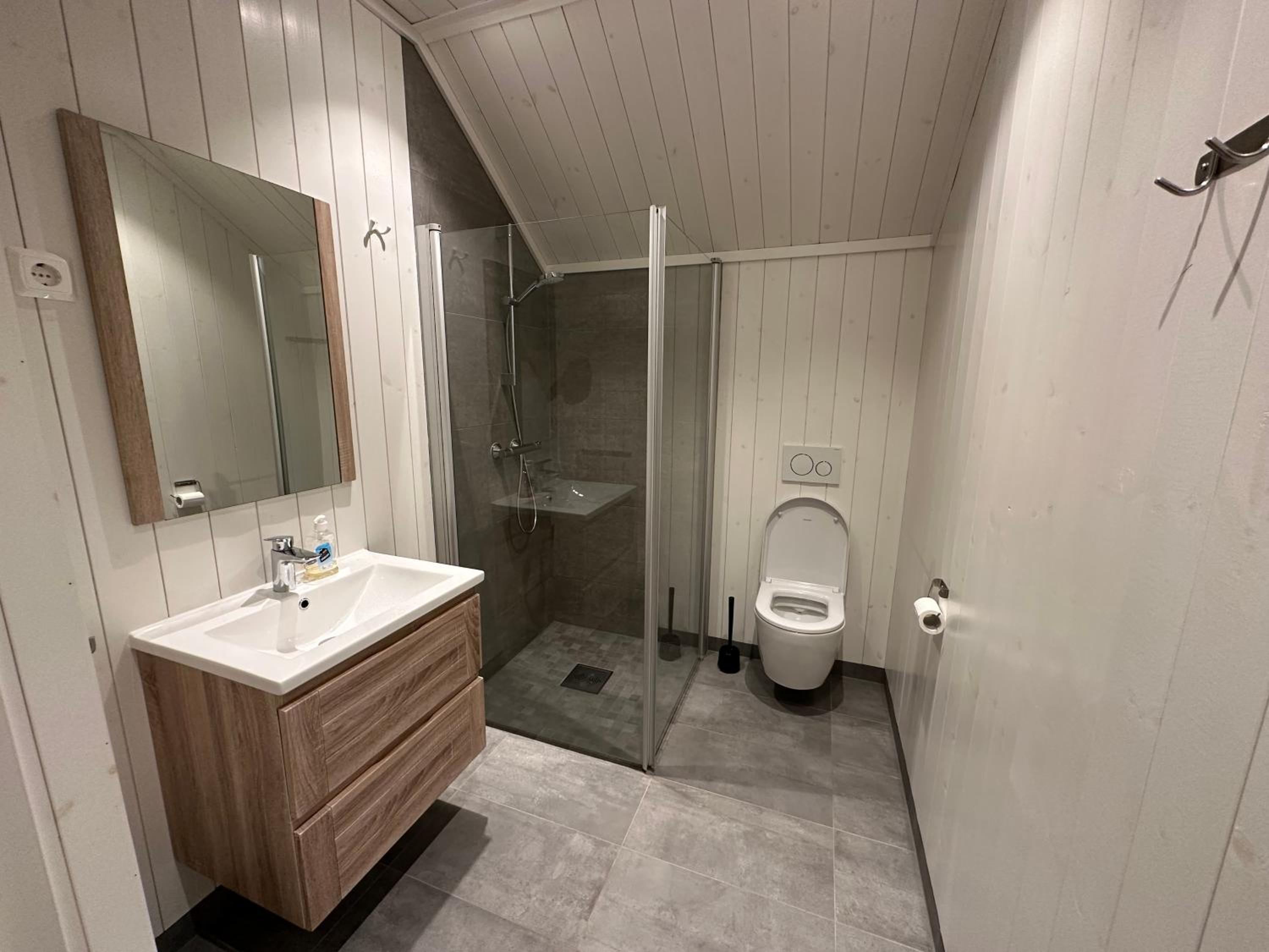 Superior Large Corner Apartment photo 3