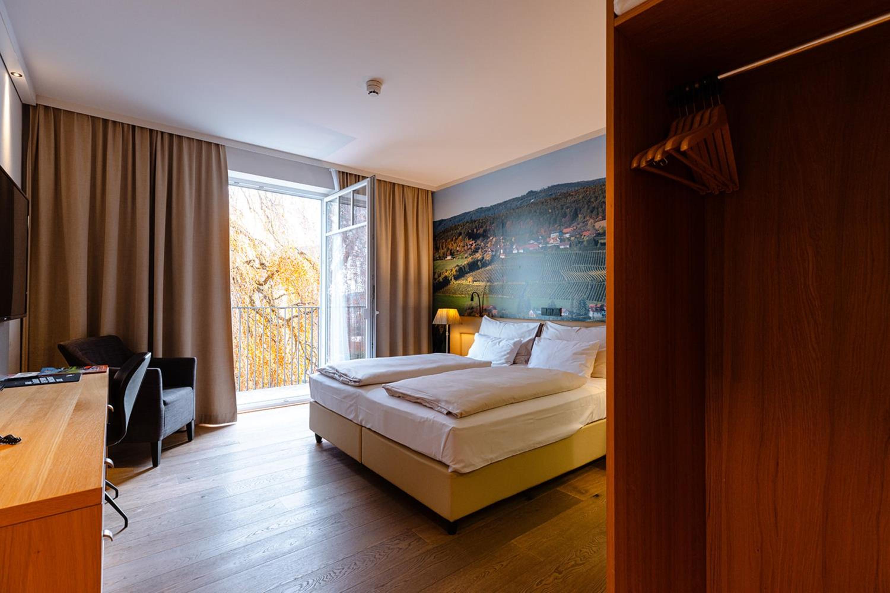 Comfort Double Room with Balcony - Photo 1