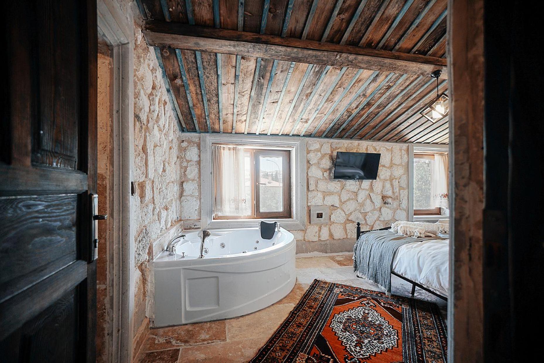 Queen Room with Spa Bath photo 1