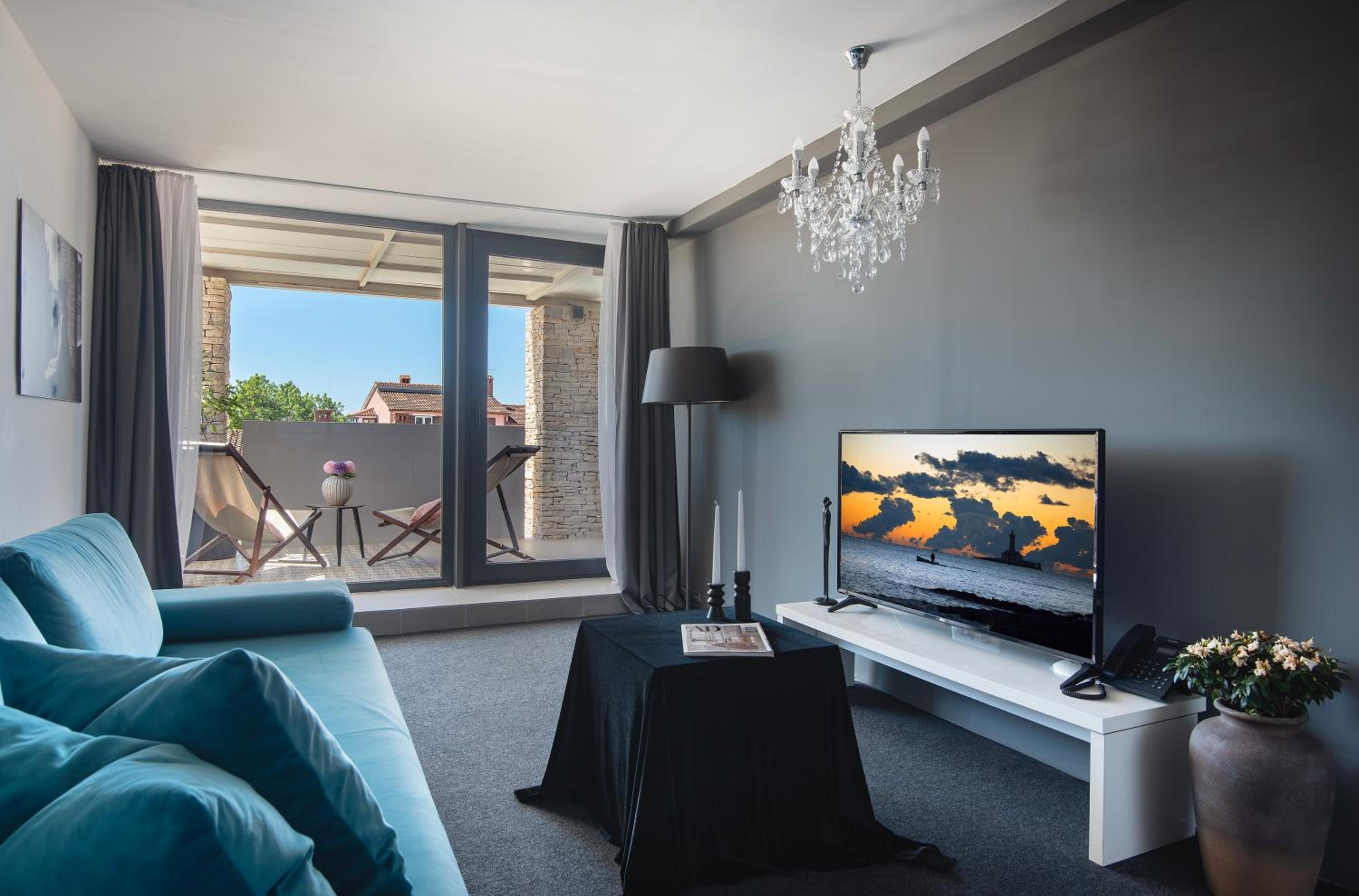 Deluxe Double Room with Balcony photo 2