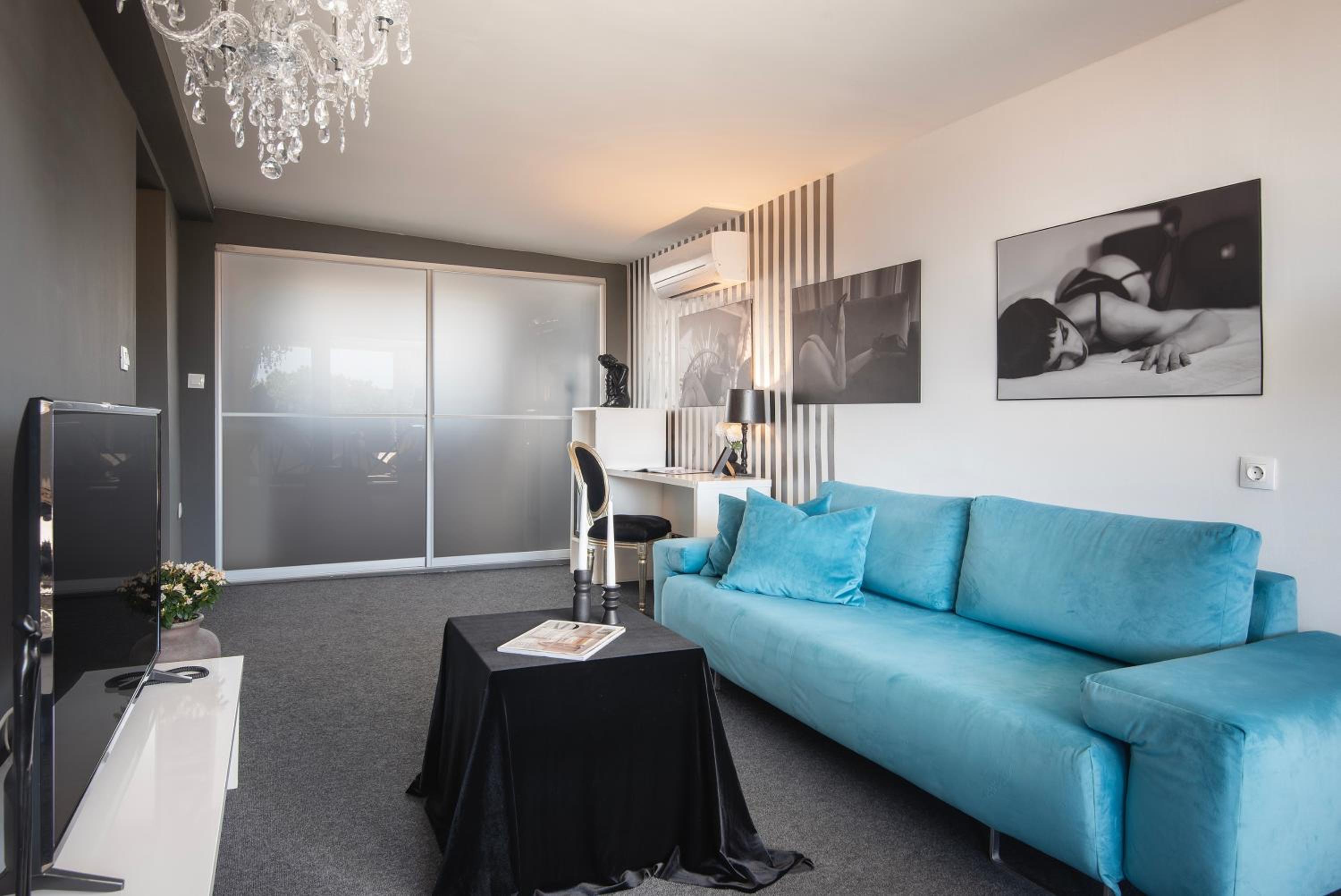 Deluxe Double Room with Balcony photo 3