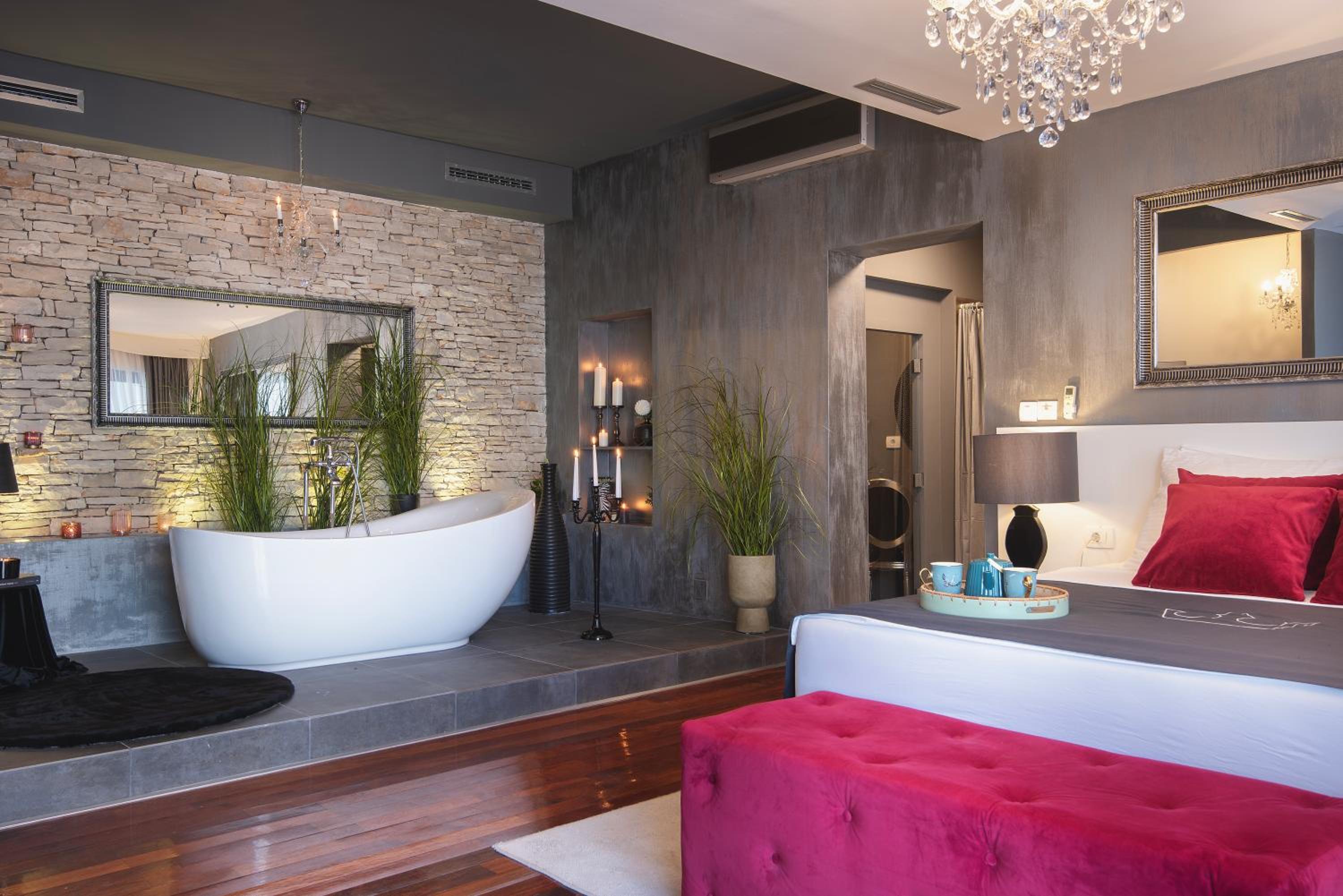 Deluxe Double Room with Bath photo 3