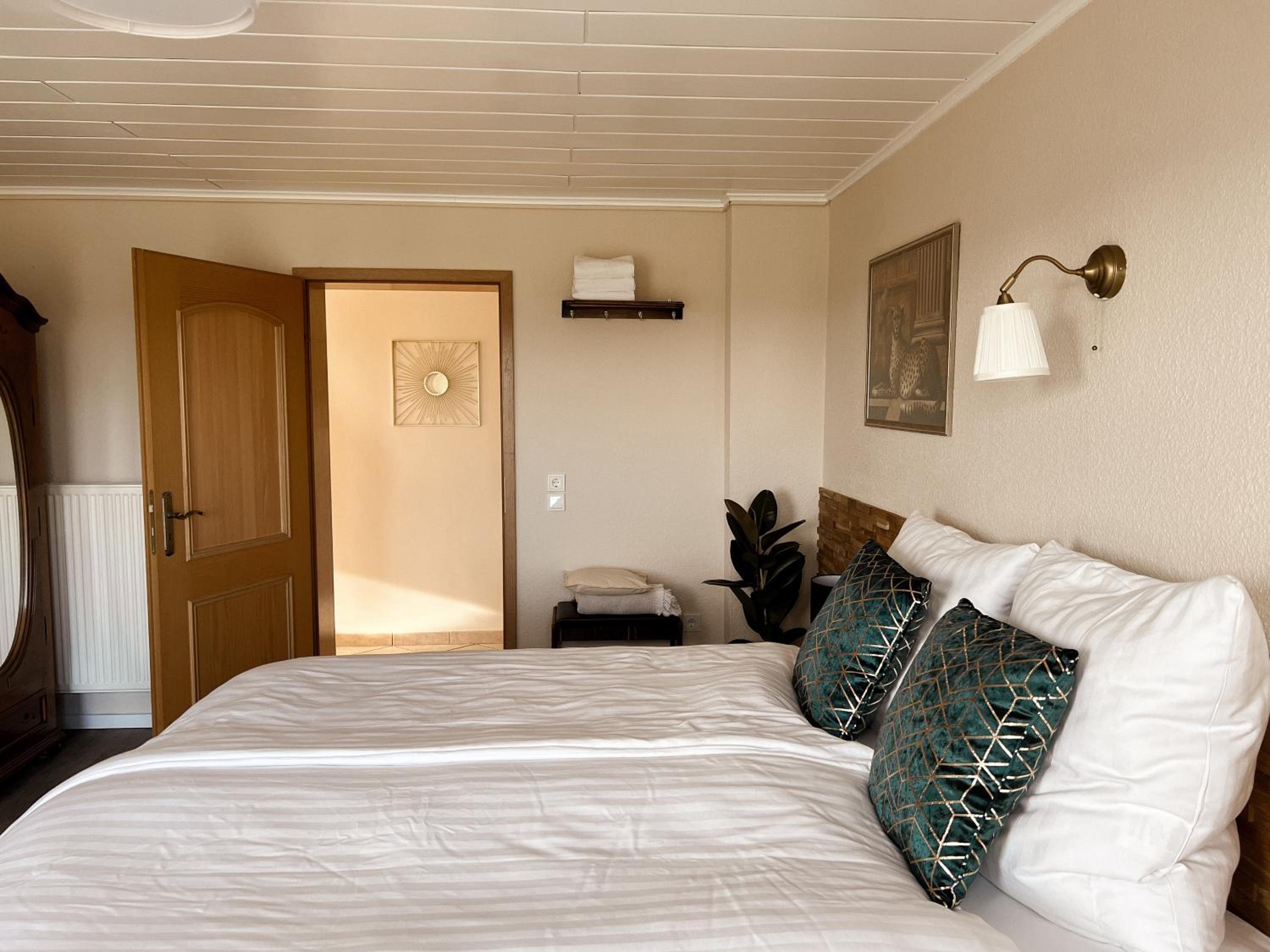 Four-Bedroom Apartment with Balcony photo 3