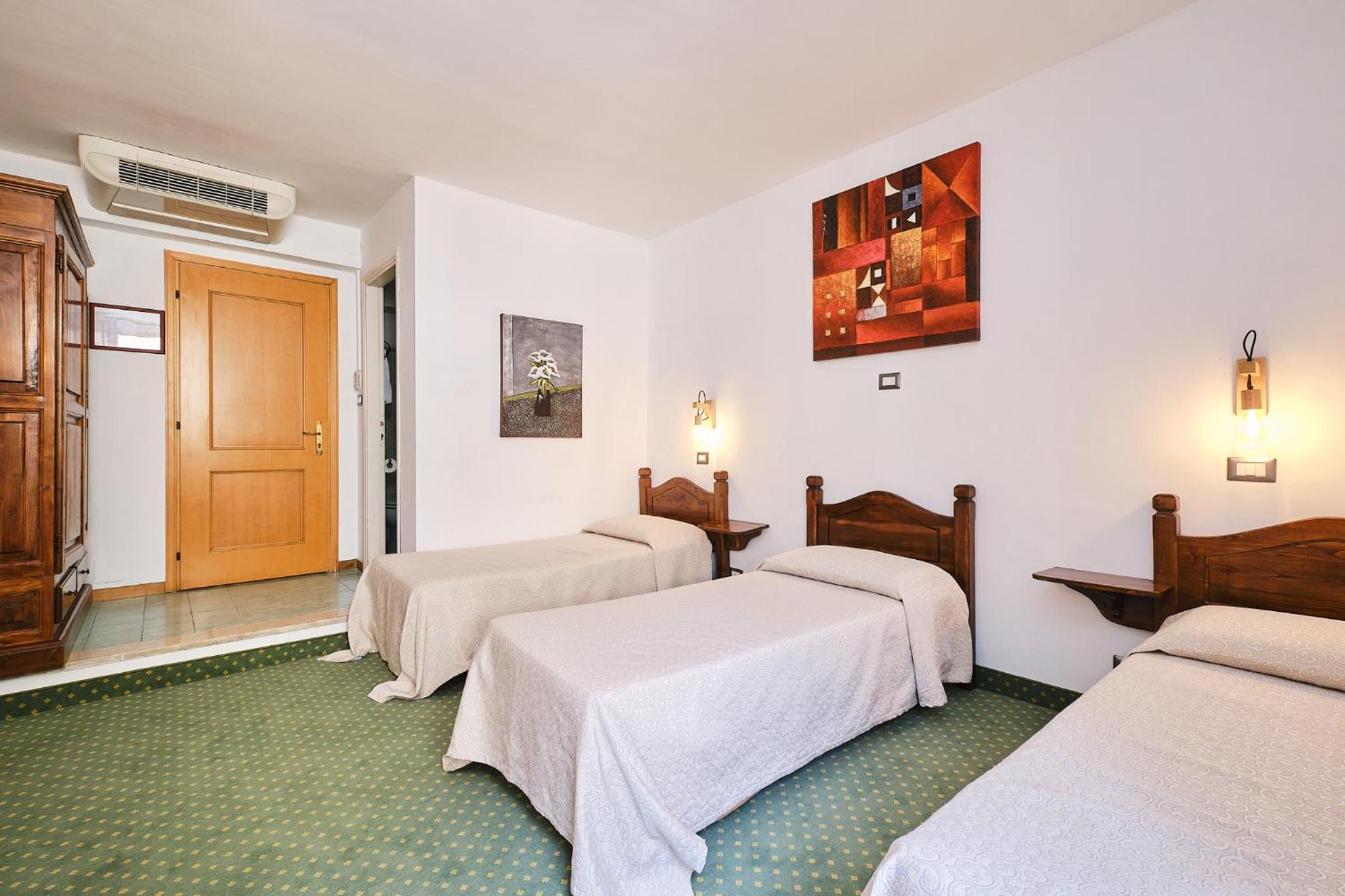 Classic Triple Room photo 3