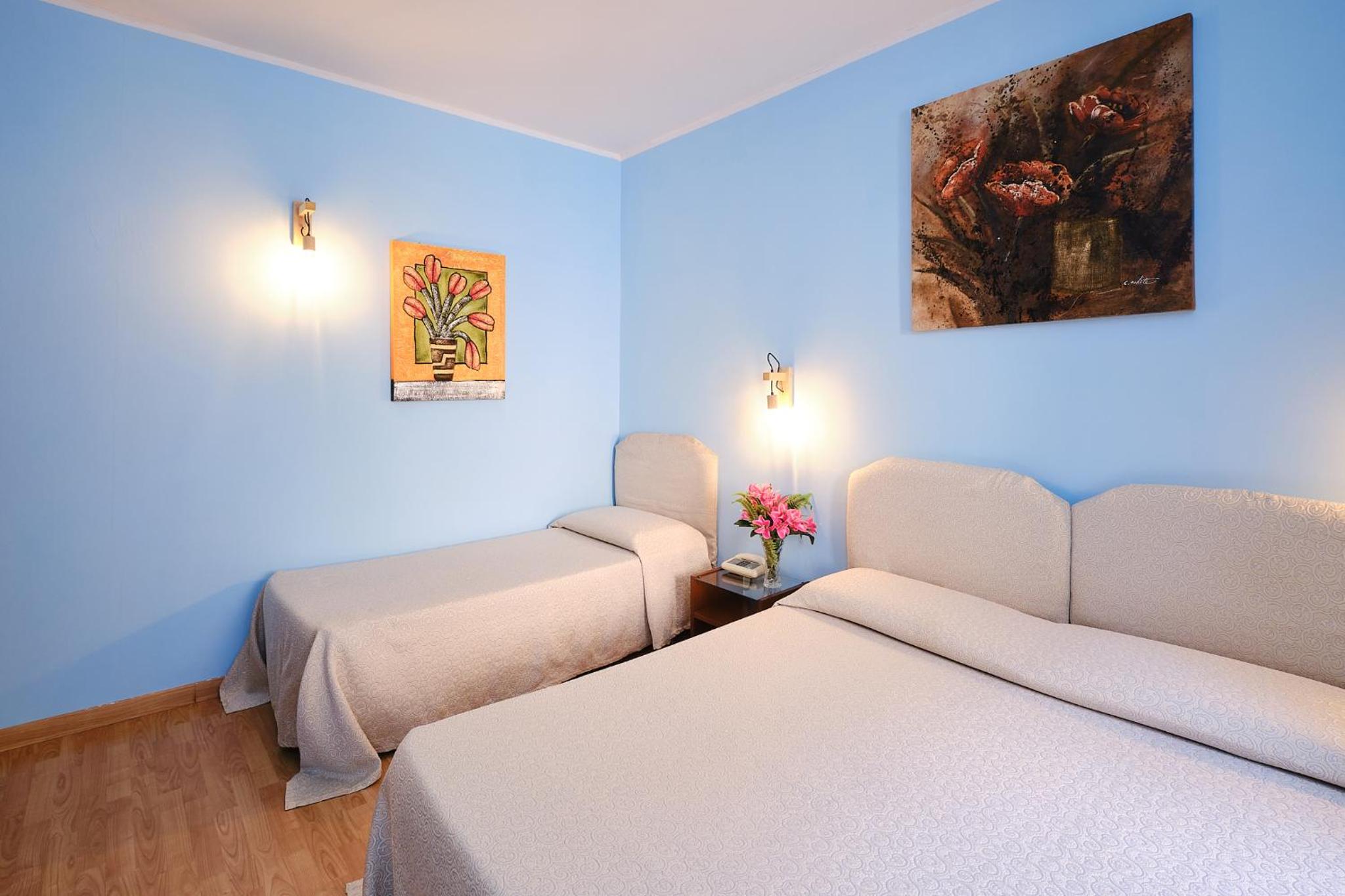 Classic Triple Room photo 2