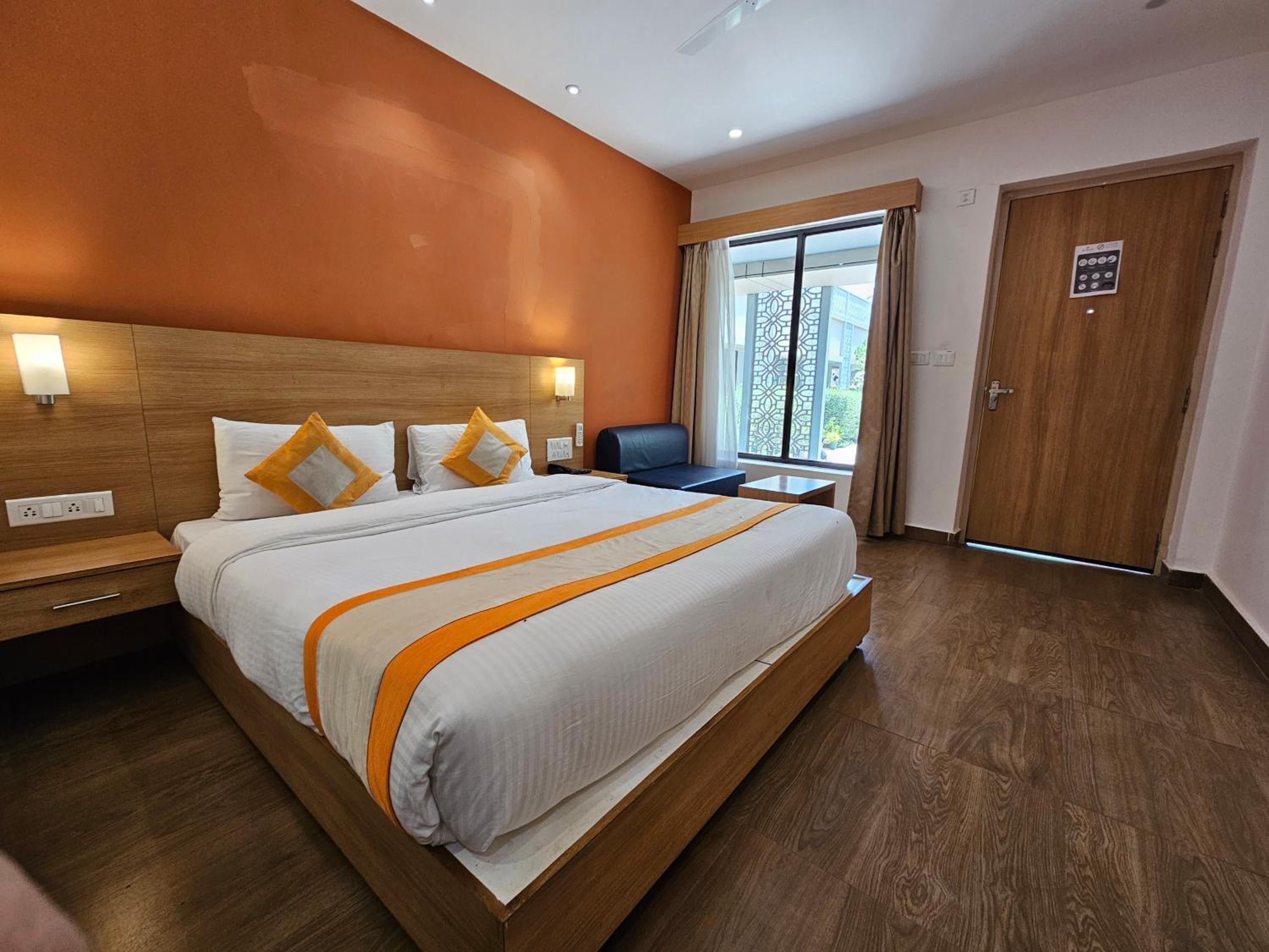 Deluxe Room - Photo 14