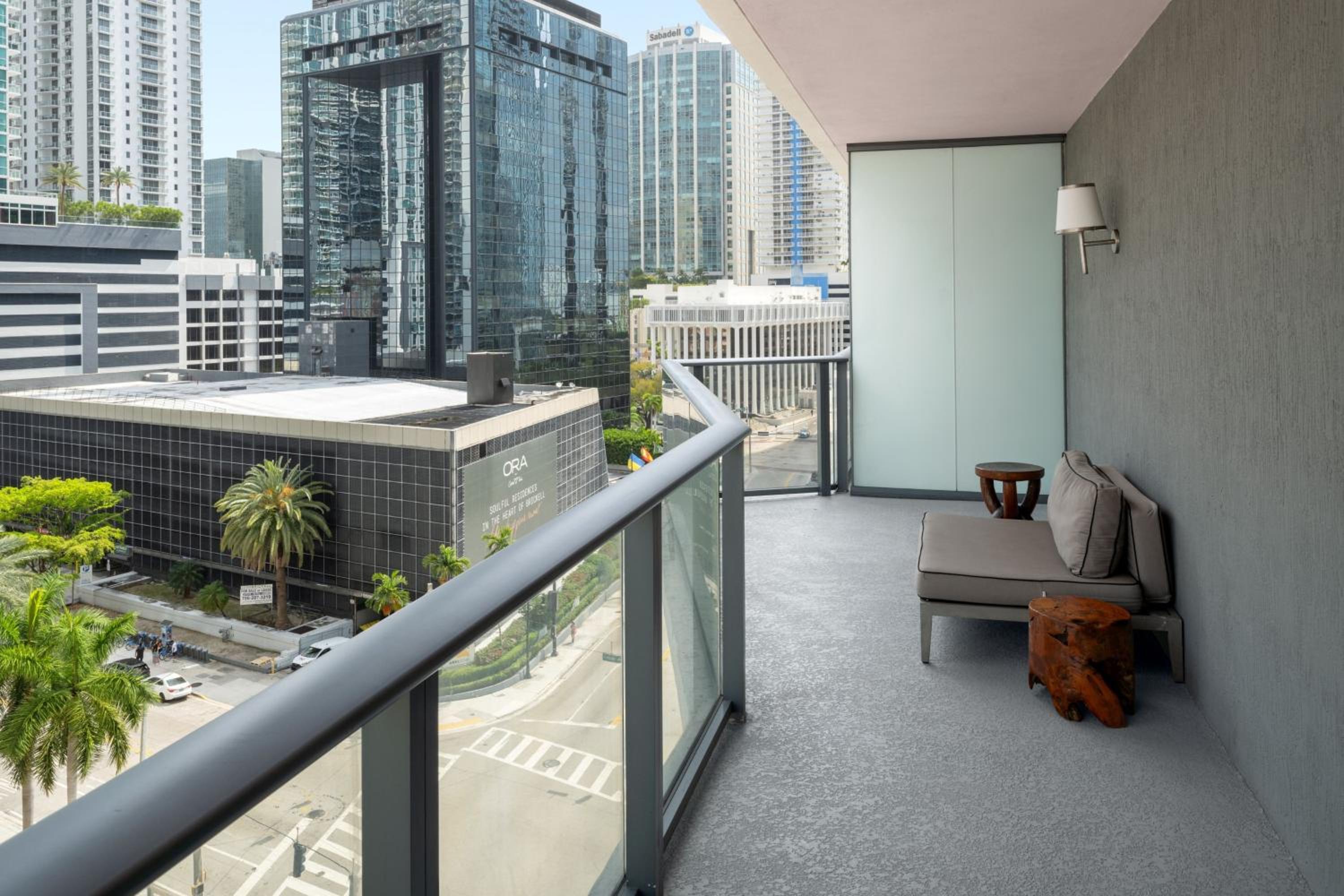 Premier King Room with Balcony and City View