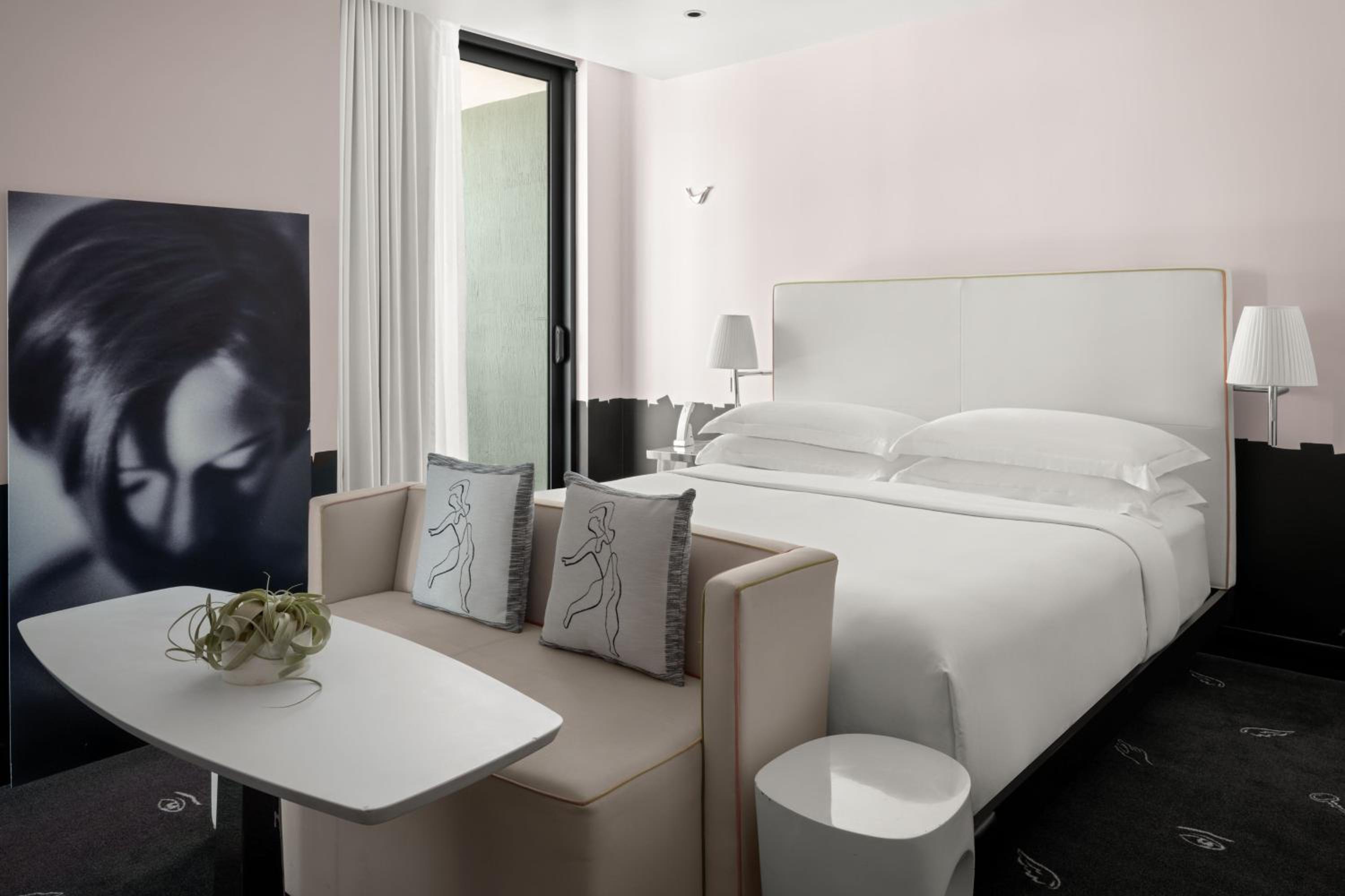 Premier King Suite with City View and Balcony