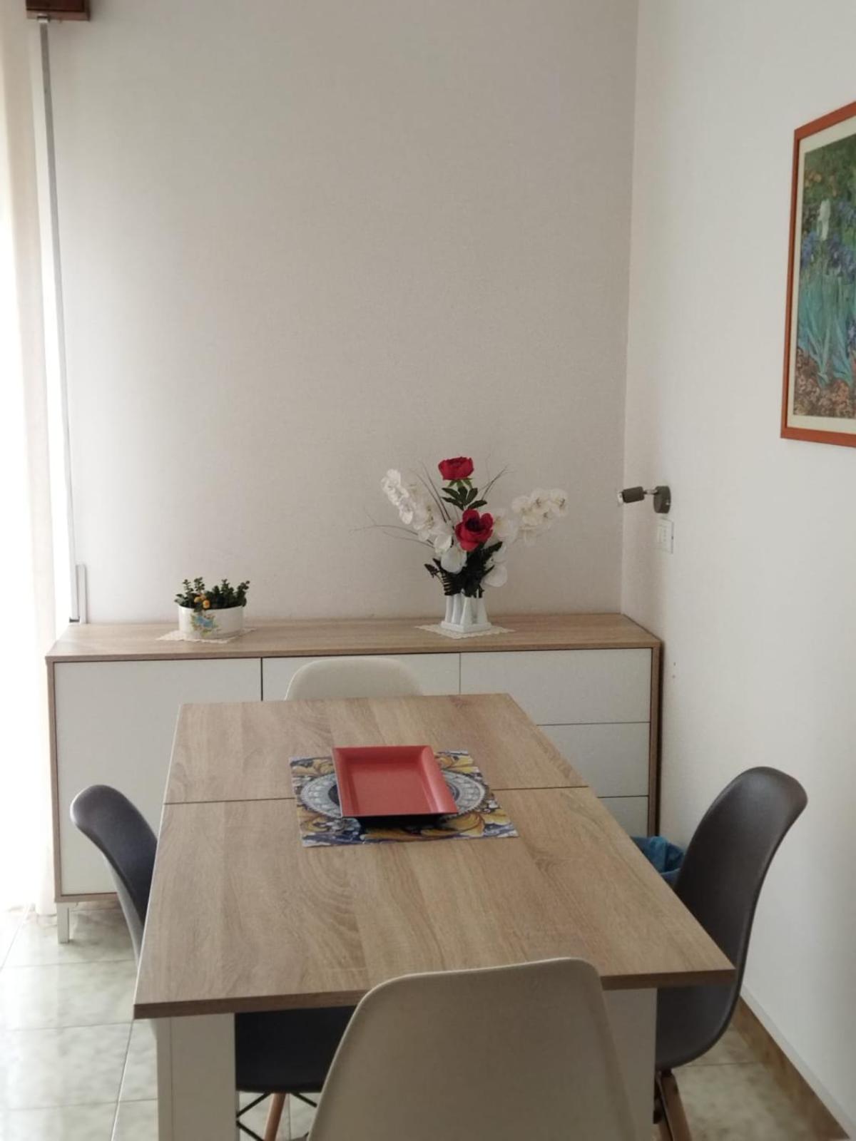 Family Room - Photo 2