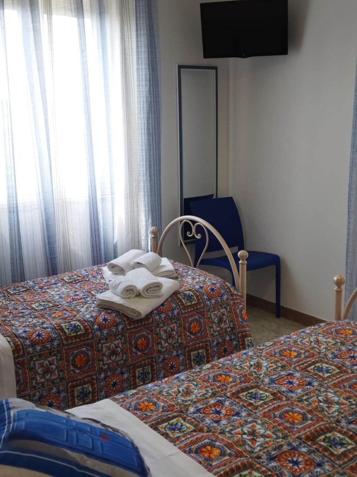 Family Room - Photo 7