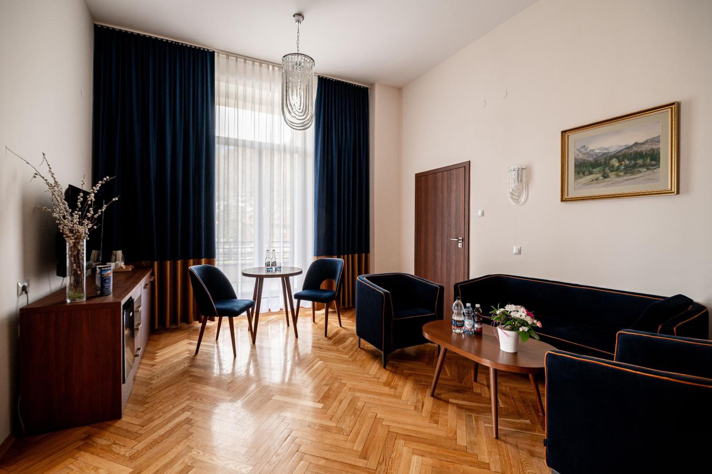 Family Two-Bedroom Apartment with View - Photo 1
