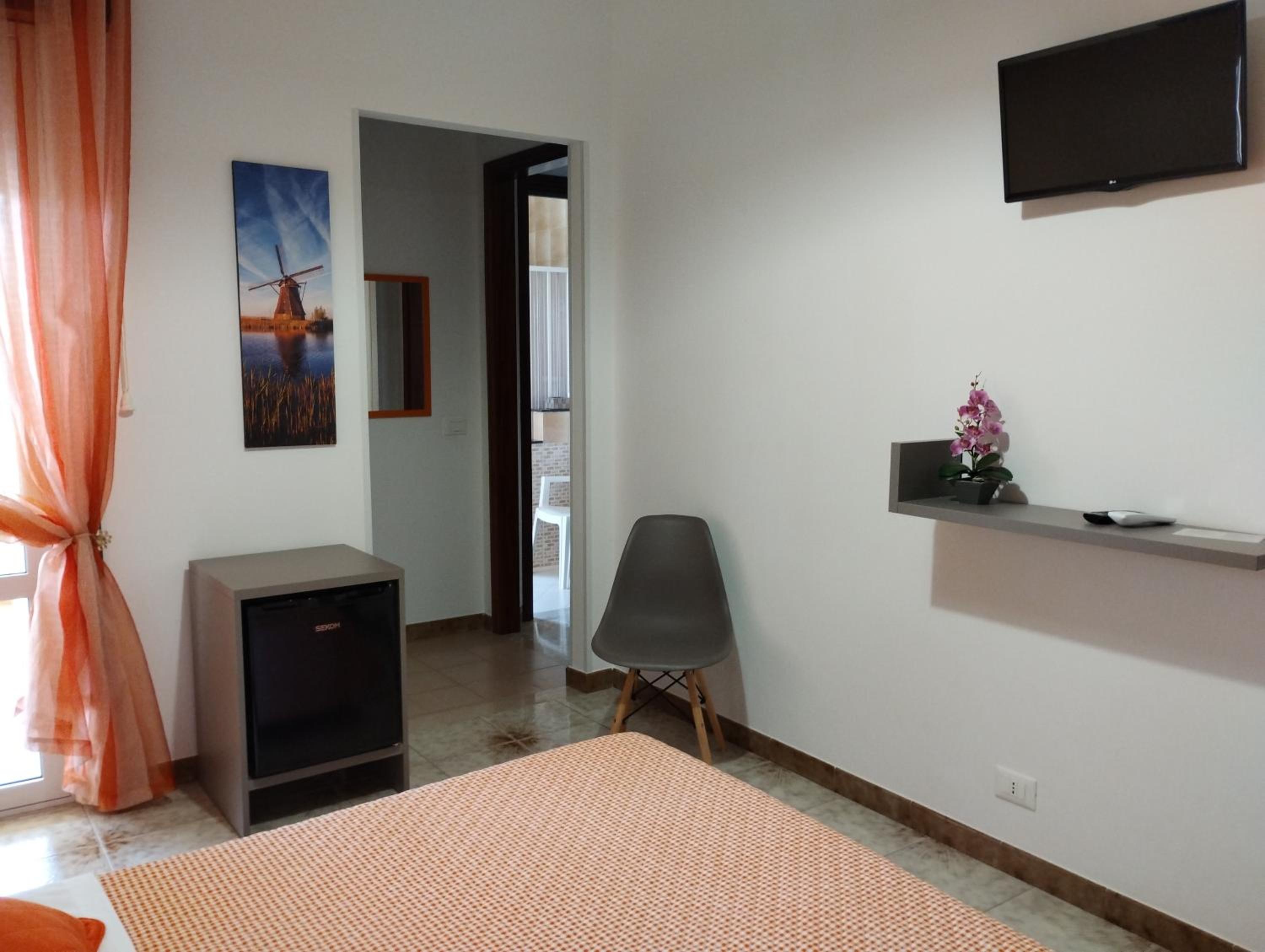 Double or Twin Room - Photo 5