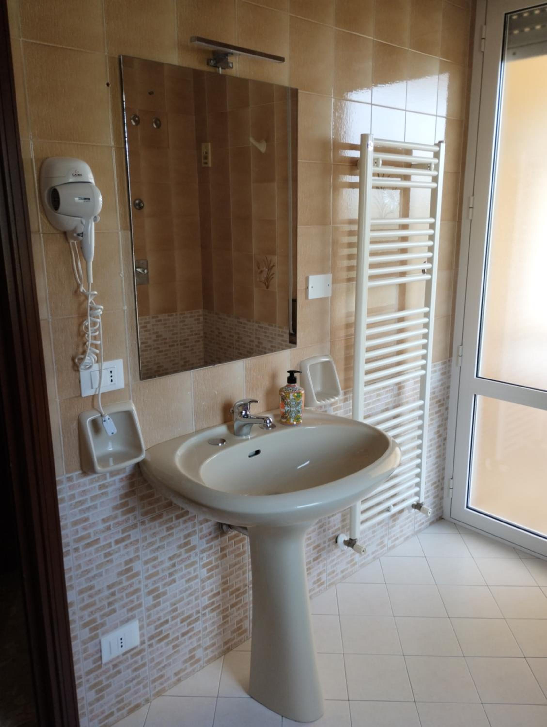 Double or Twin Room - Photo 6