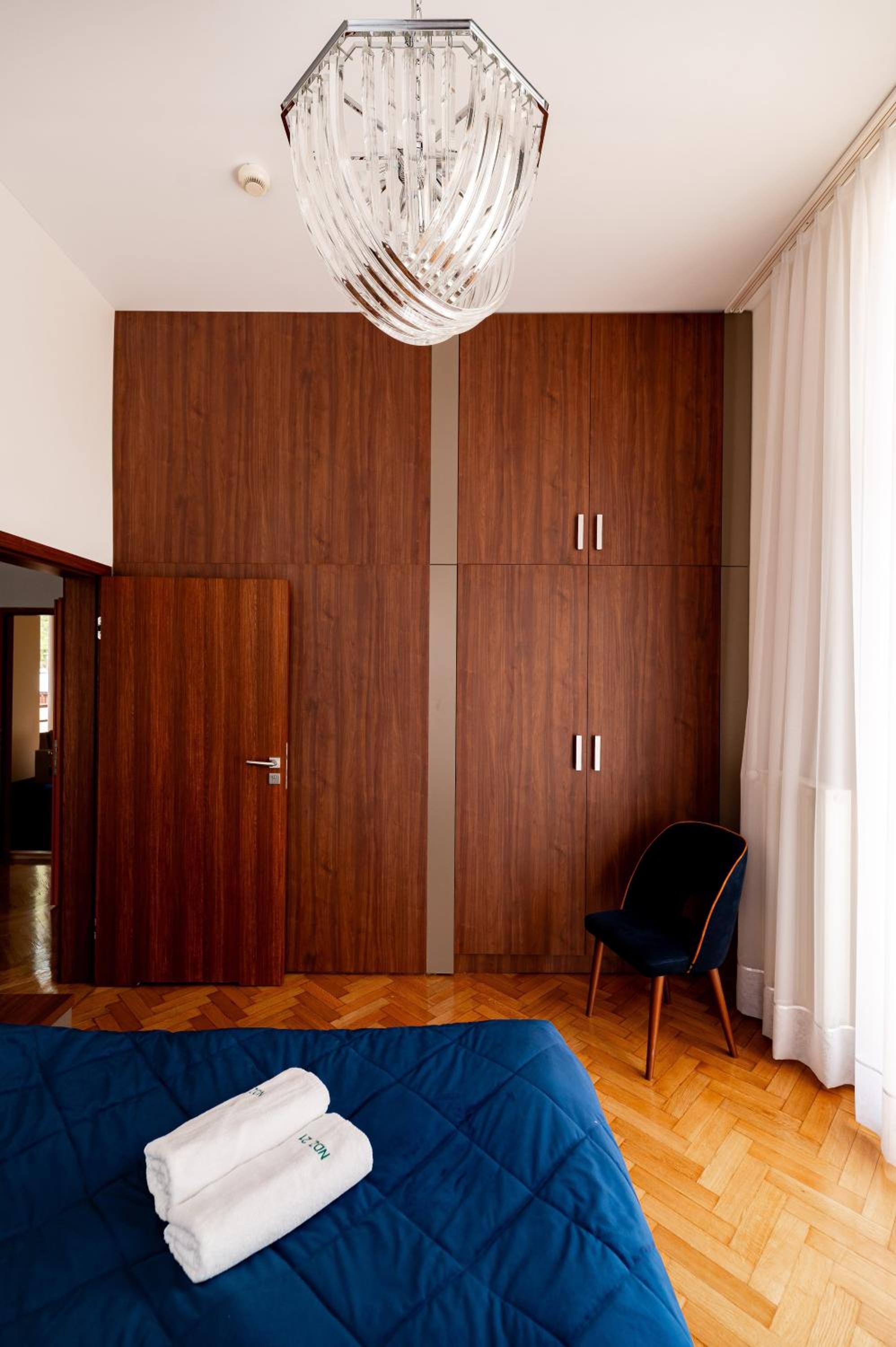Family Two-Bedroom Apartment with View - Photo 4