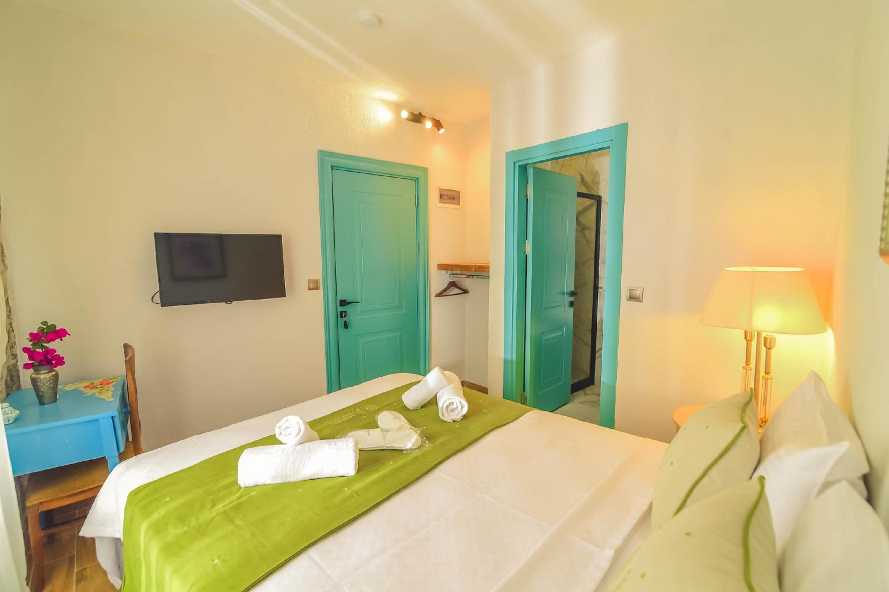 Deluxe Room - Photo 3