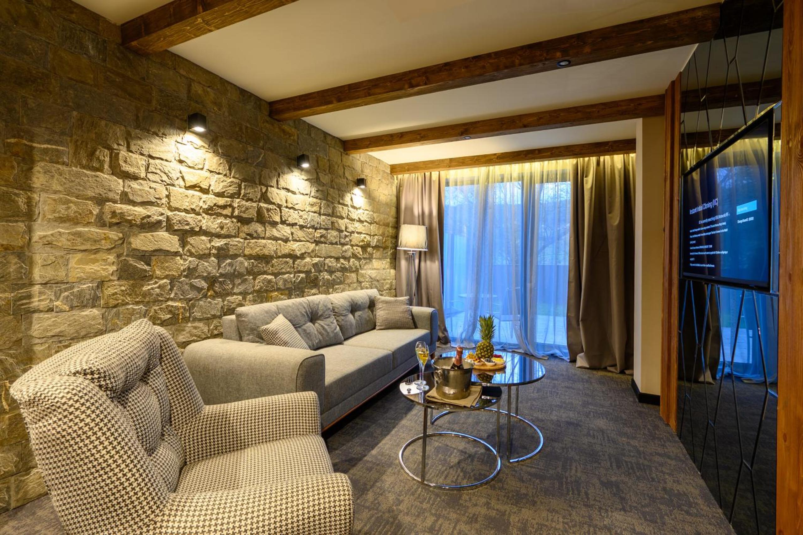 One-Bedroom Apartment - Photo 4
