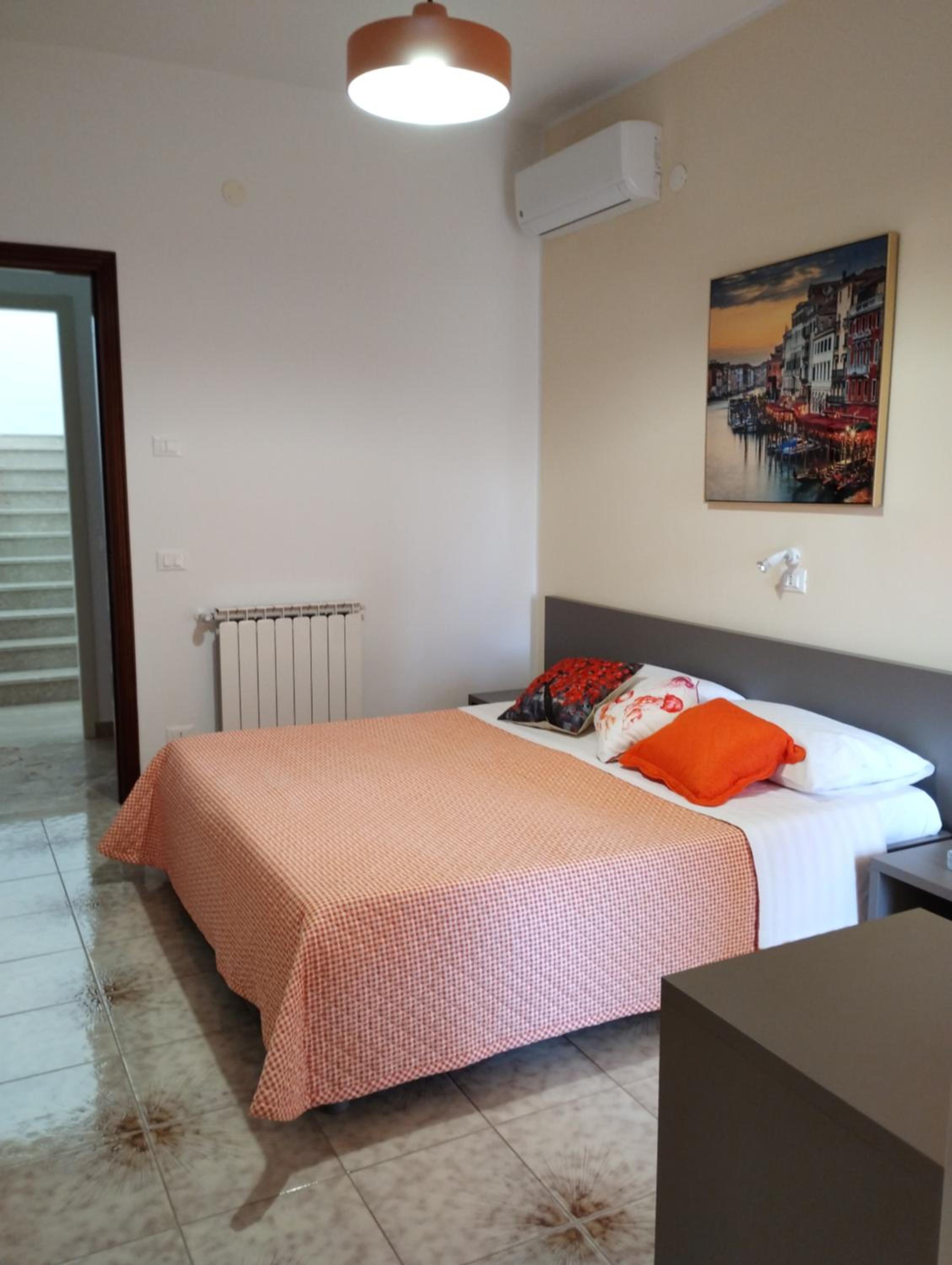 Double or Twin Room - Photo 4