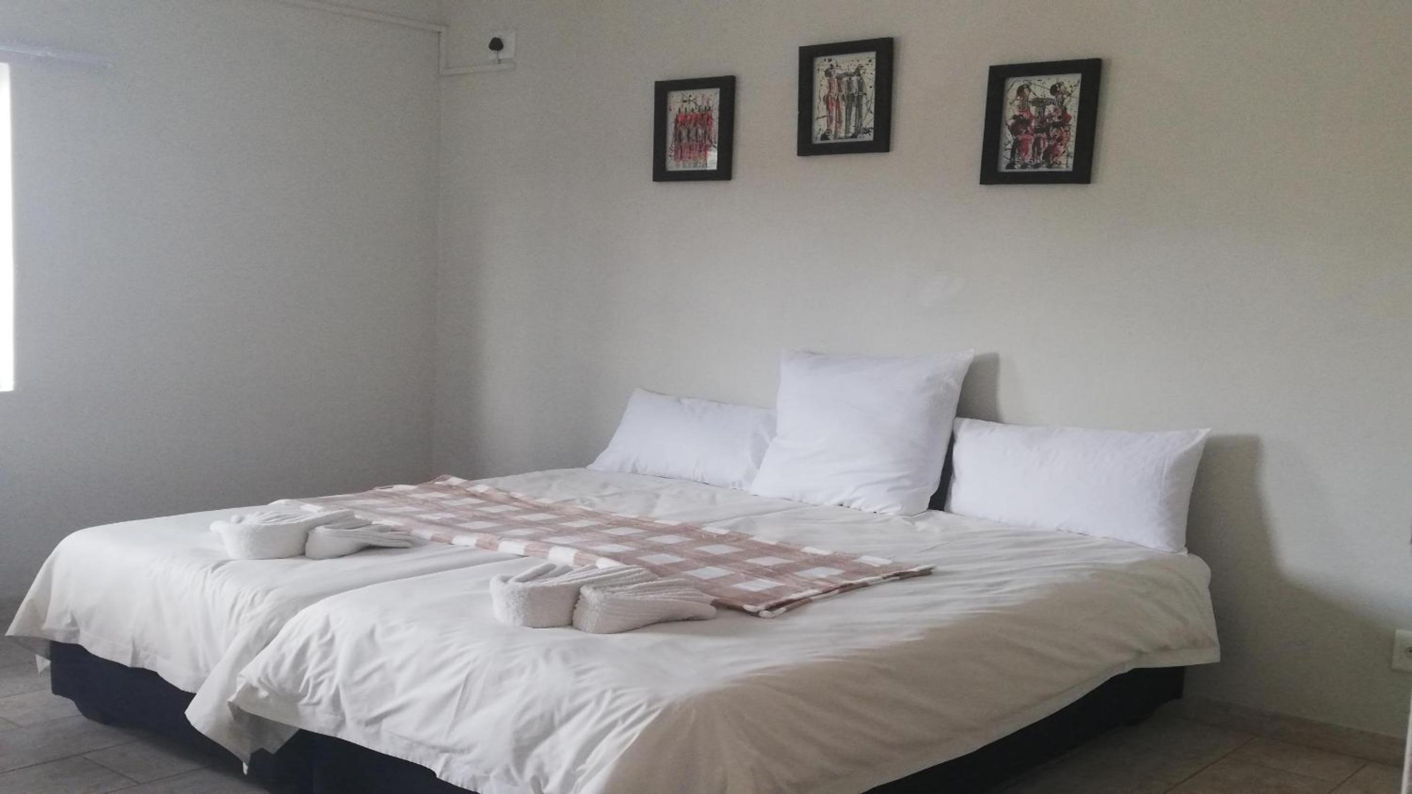 Economy Twin Room photo 2