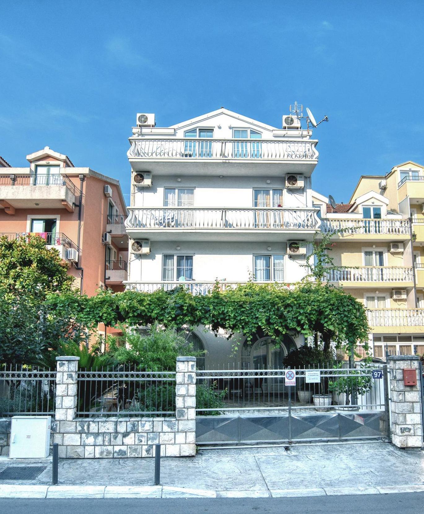 Standard Double Room with Balcony photo 2