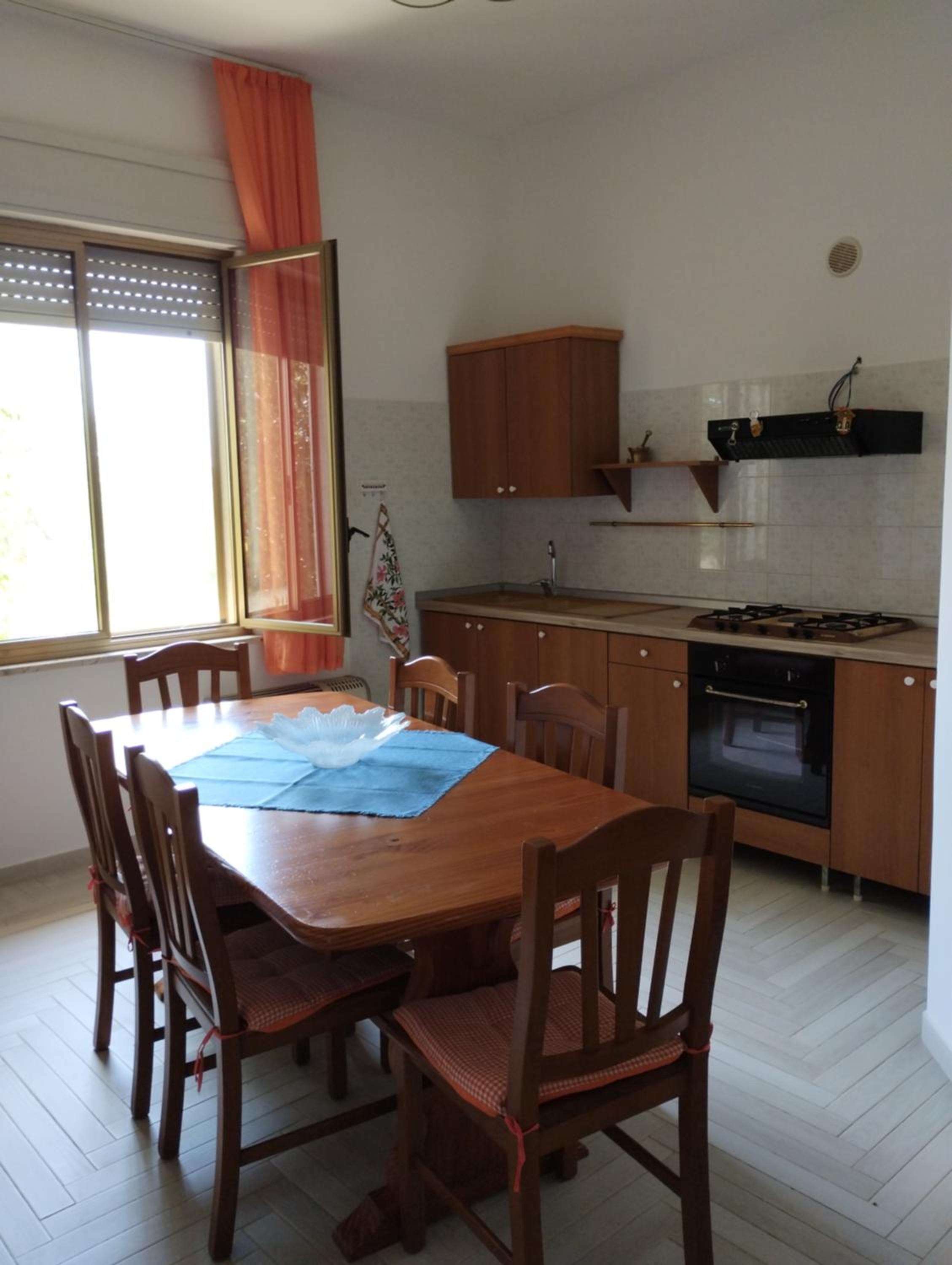 Family Room - Photo 4