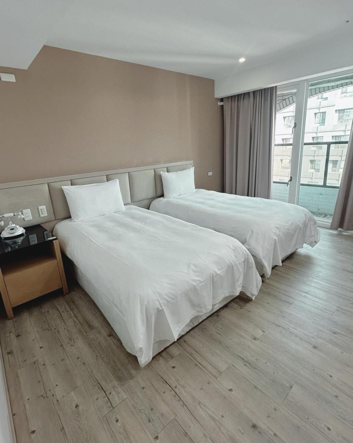 Standard Twin Room - Photo 3