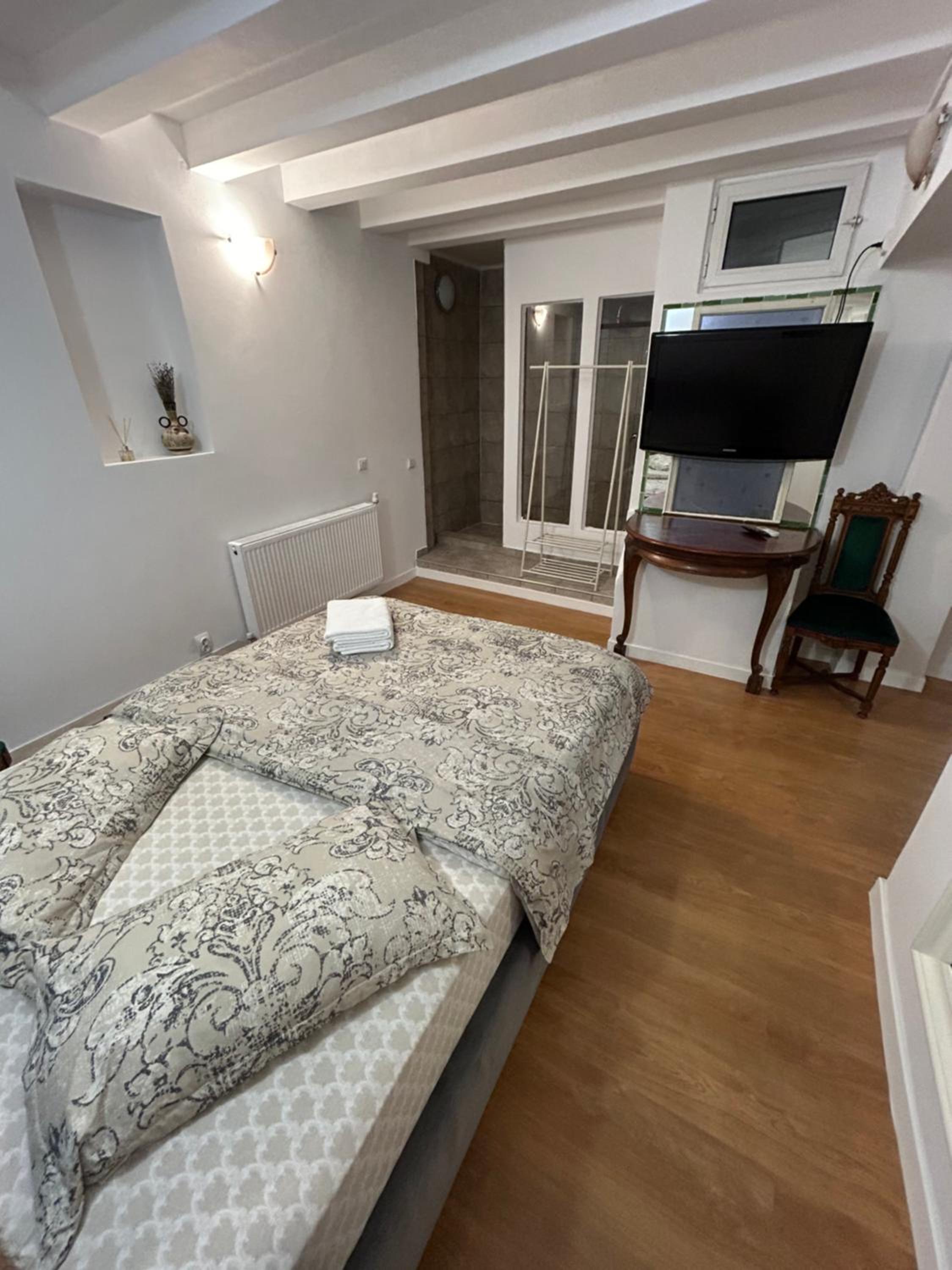 Double Room - Photo 4