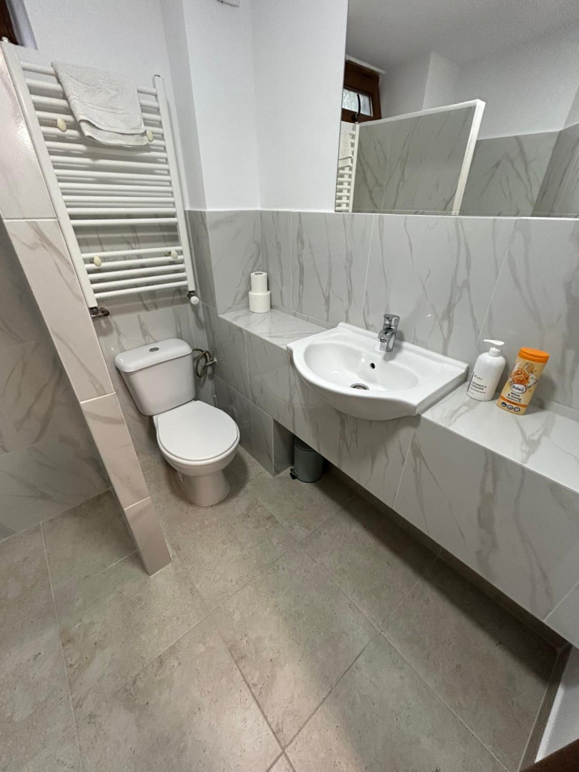 Quadruple Room - Photo 10