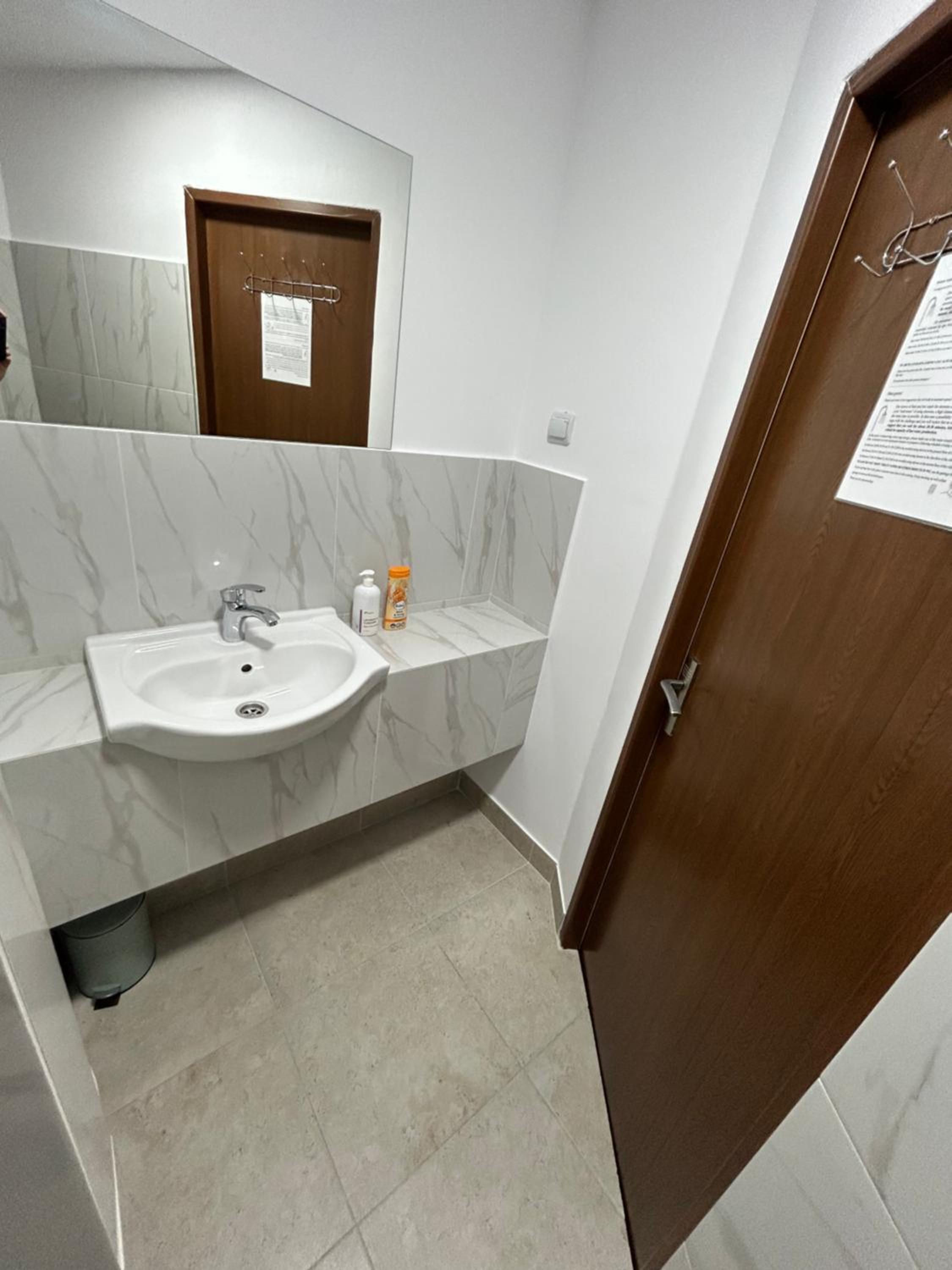 Quadruple Room - Photo 11