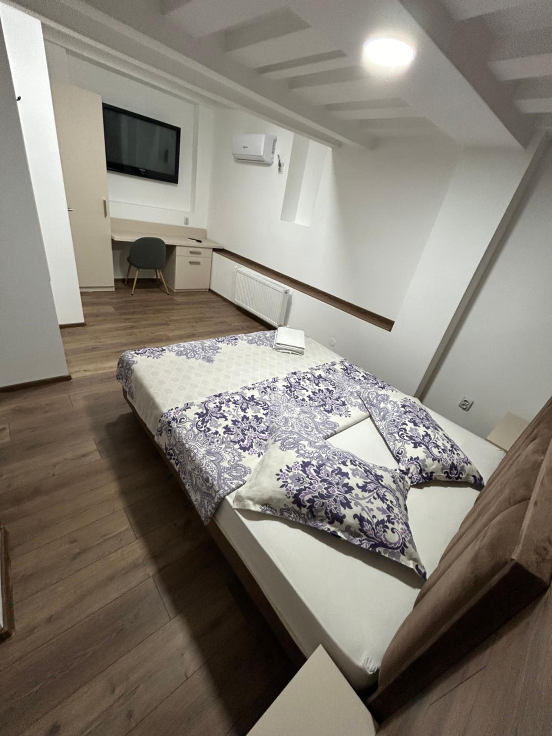 Double Room with Bath - Photo 7