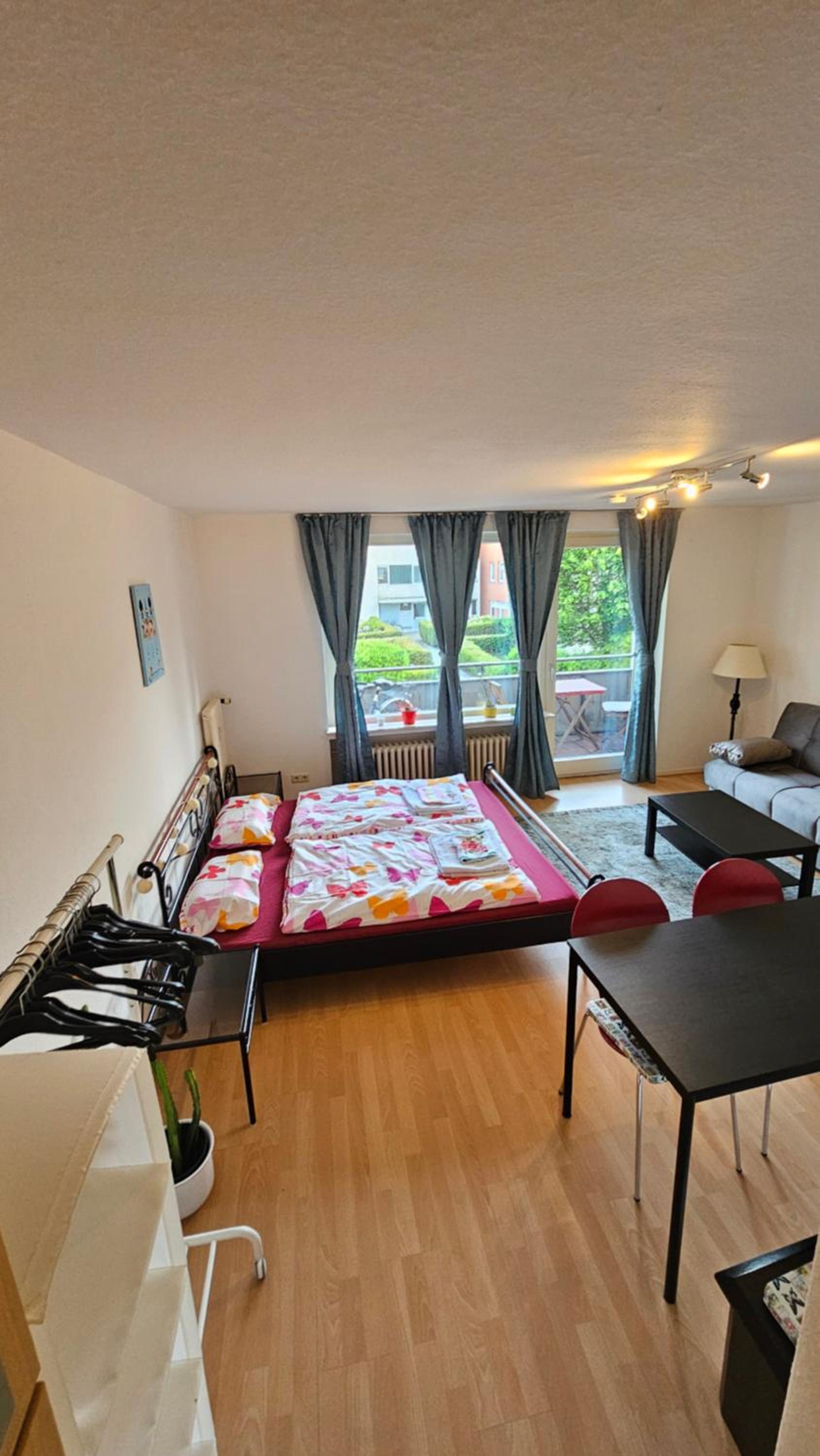 One-Bedroom Apartment photo 1